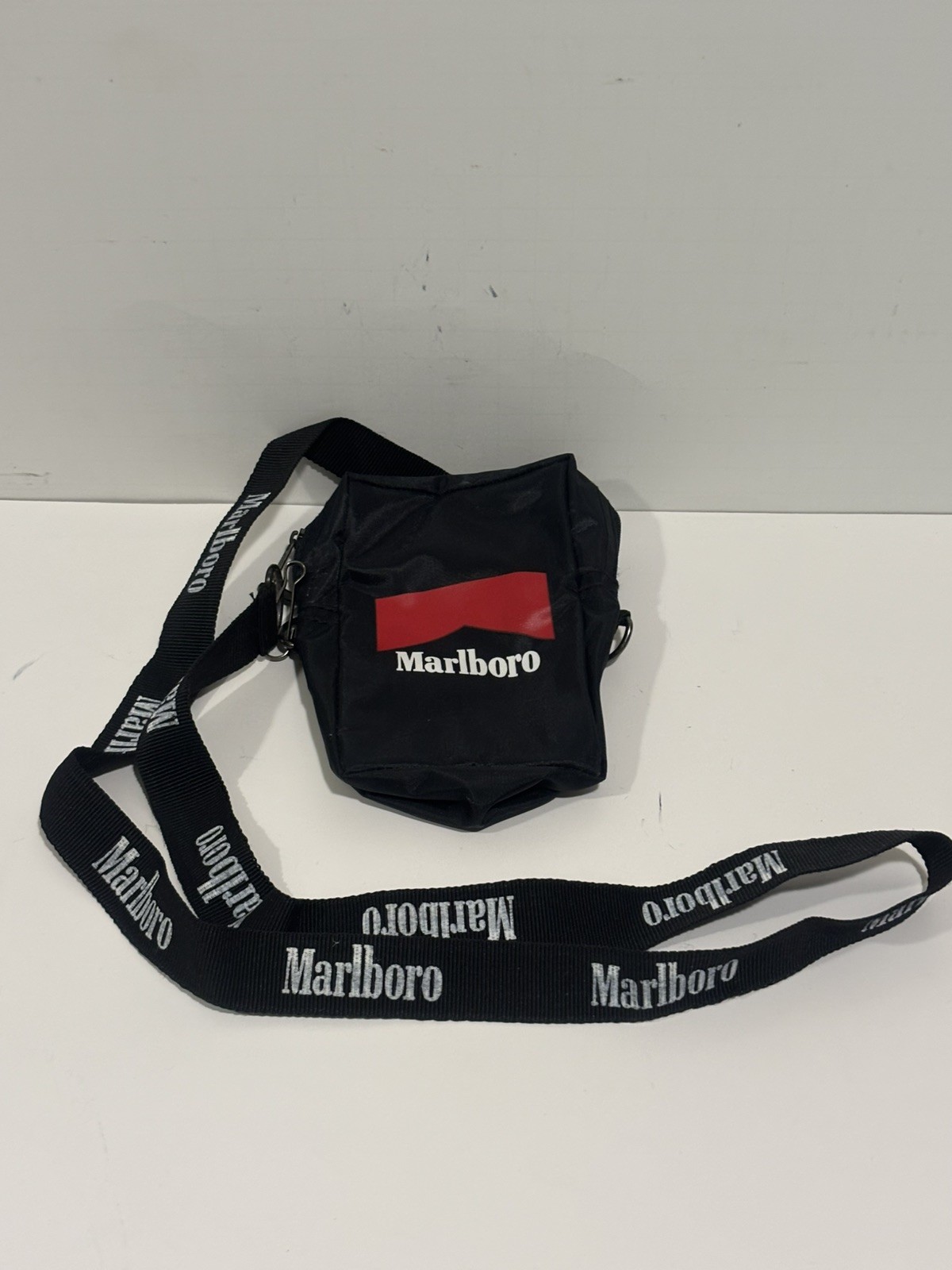 Marlboro Black & Red Zipper Cigarette Pack Pouch Case Bag Carry Pouch