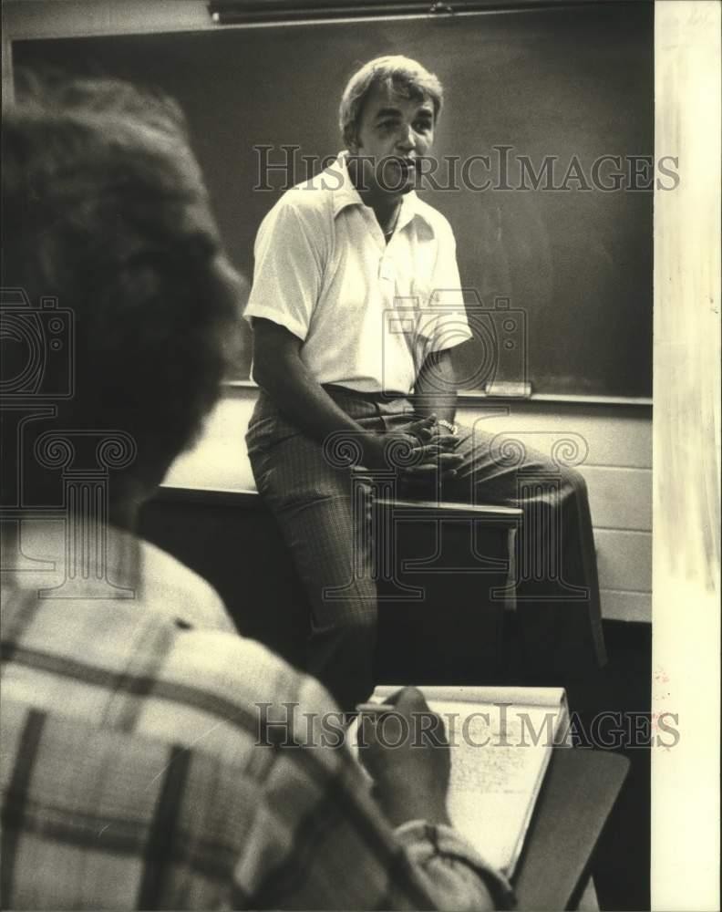 1980 Press Photo Bob Krieger is leaving WWL-TV & return to teaching - nob48054 1980 Press Photo Bob Krieger is leaving WWL-TV & return to teaching - nob48054