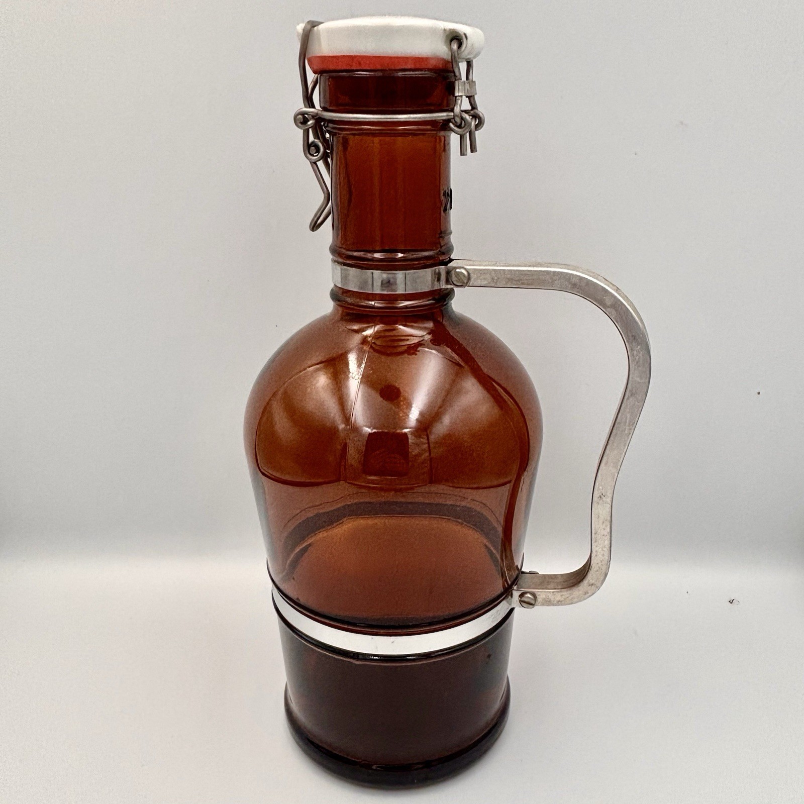 Wassmann German Beer Growler 2L Amber Glass Swing Top Metal Handle Oktoberfest Wassmann German Beer Growler 2L Amber Glass Swing Top Metal Handle Oktoberfest