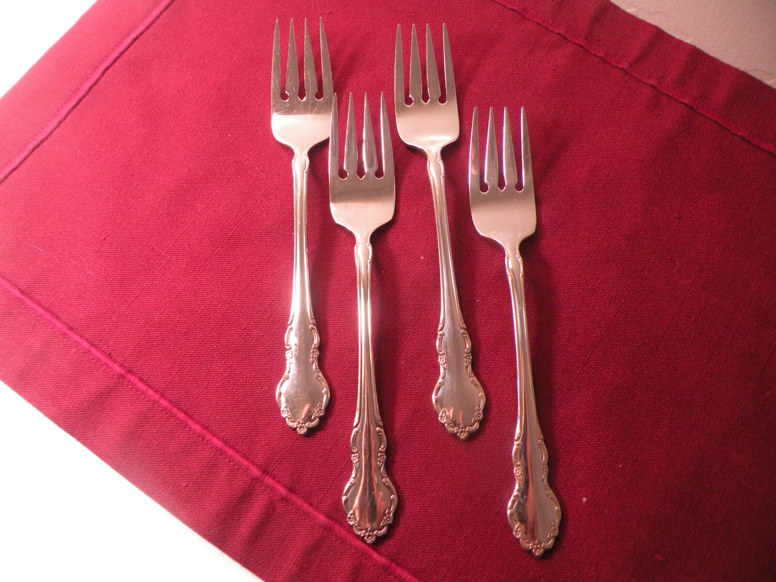 Set of 4 TENNYSON Oneida Community CUBE Stainless Steel Salad Forks 6-3/4\ Set of 4 TENNYSON Oneida Community CUBE Stainless Steel Salad Forks 6-3/4\