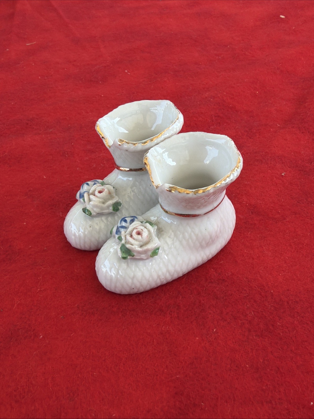 VINTAGE PORCELAIN BABY BOOTIES VASE FIGURINE OCCUPIED JAPAN (19a)