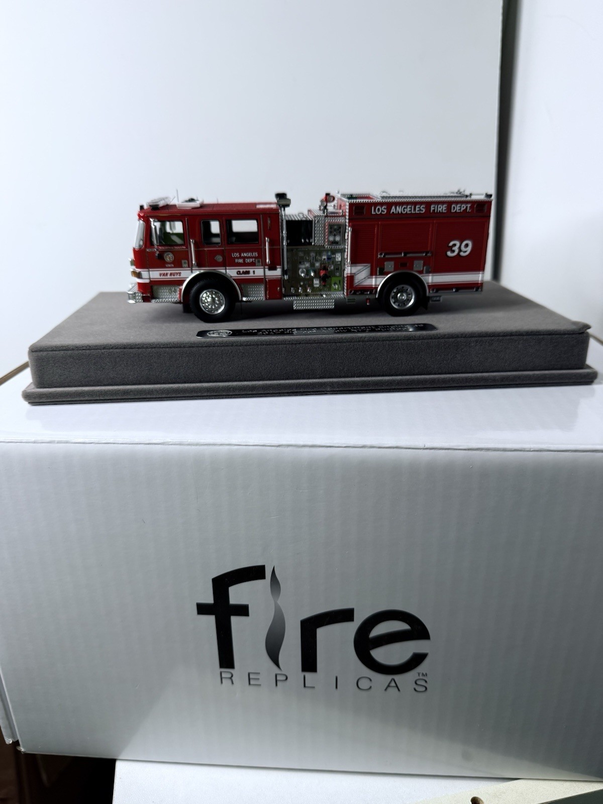 1/50 Fire Replicas LOS ANGELES 2017 PIERCE ARROW XT PUMPER ENGINE 39 VAN NUYS 1/50 Fire Replicas LOS ANGELES 2017 PIERCE ARROW XT PUMPER ENGINE 39 VAN NUYS