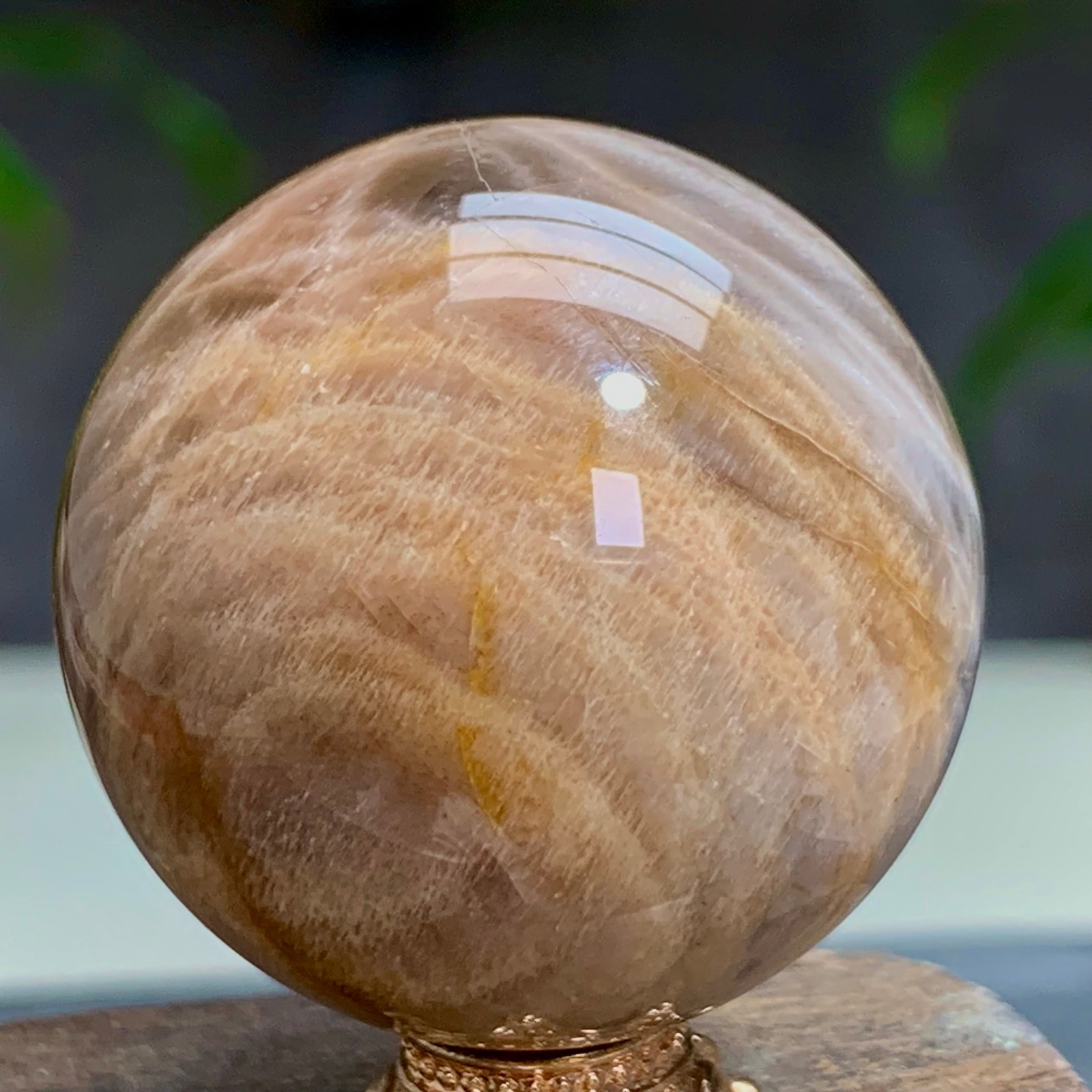 62G Natural Top Grade  moonstone Crystal ball-shaped with Stunning  Flash