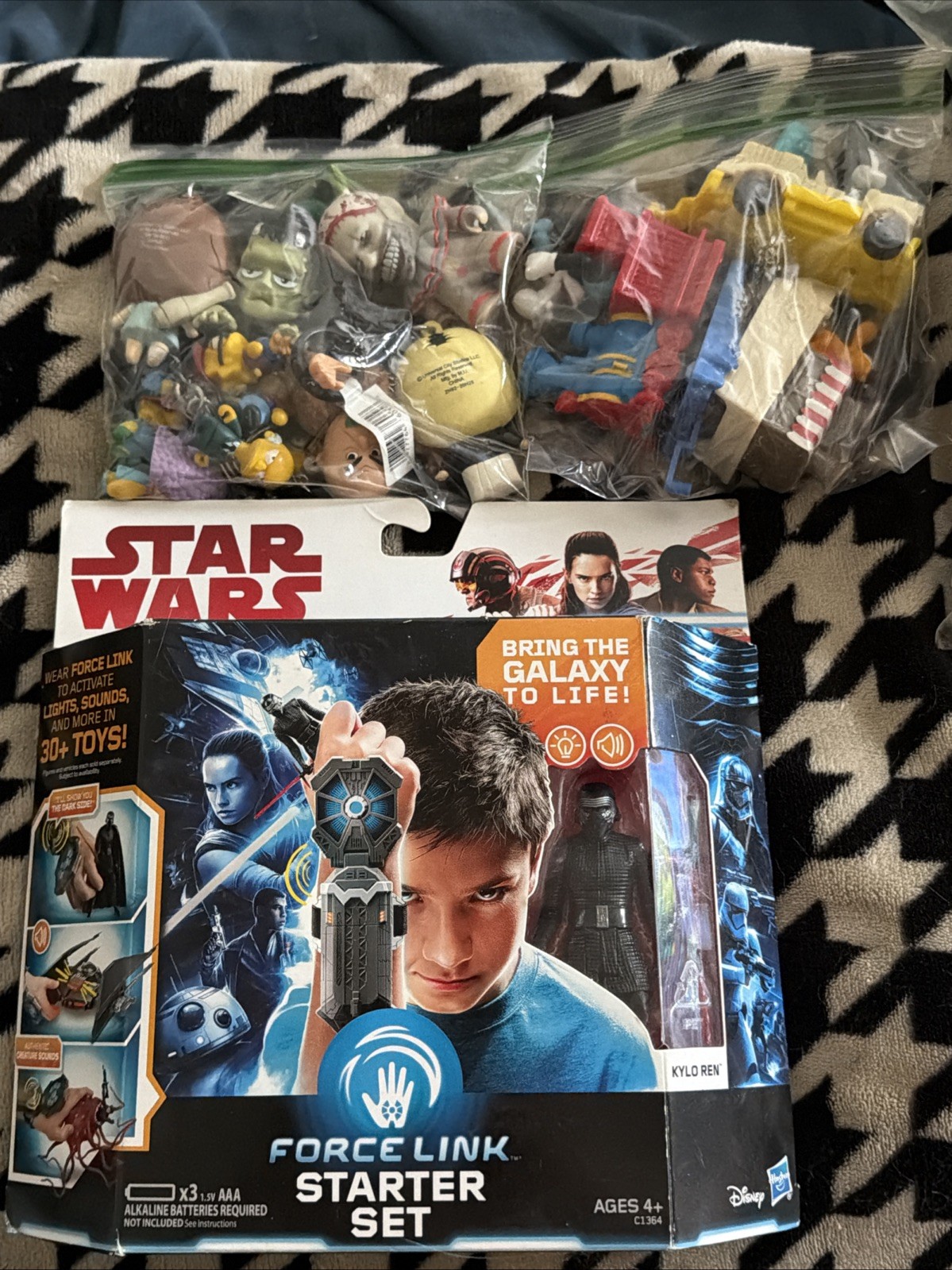 Lot Of Junk drawer Different Random Toys 90s,-now, Disney , Starwars,keychains Lot Of Junk drawer Different Random Toys 90s,-now, Disney , Starwars,keychains