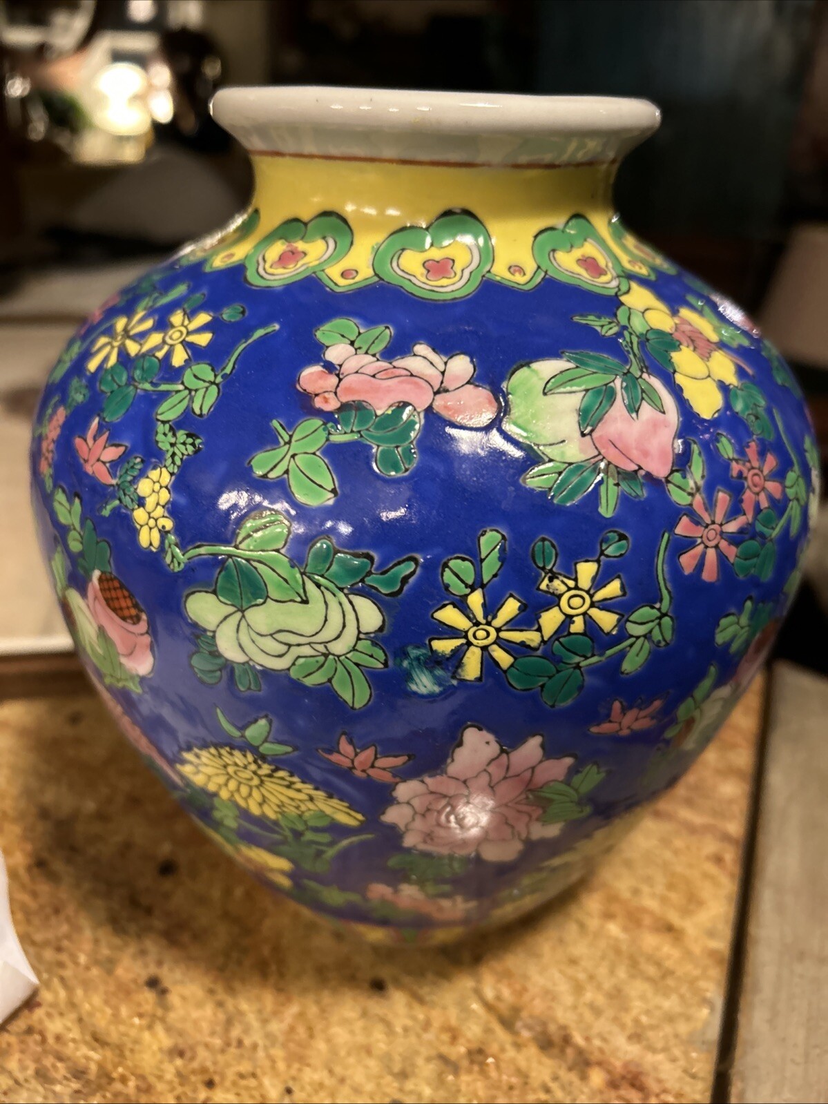 Vintage 1930s - 60s Macau Chinoiserie Chinese Vase Urn Lotis Flowers 9x7.5”