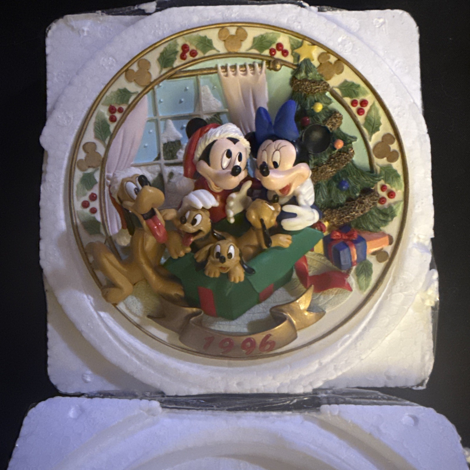 Vintage Enesco 1996 Mickey Mouse & Friends 3D Christmas Plate w/Original Box
