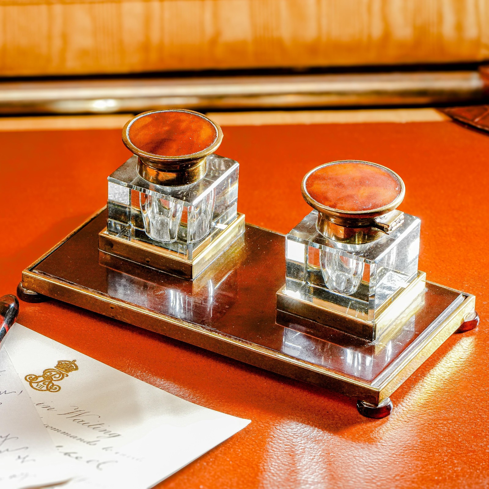 Luxury European Antique Art Deco Faux Tortoiseshell Desk Inkwell Double Inkstand Luxury European Antique Art Deco Faux Tortoiseshell Desk Inkwell Double Inkstand