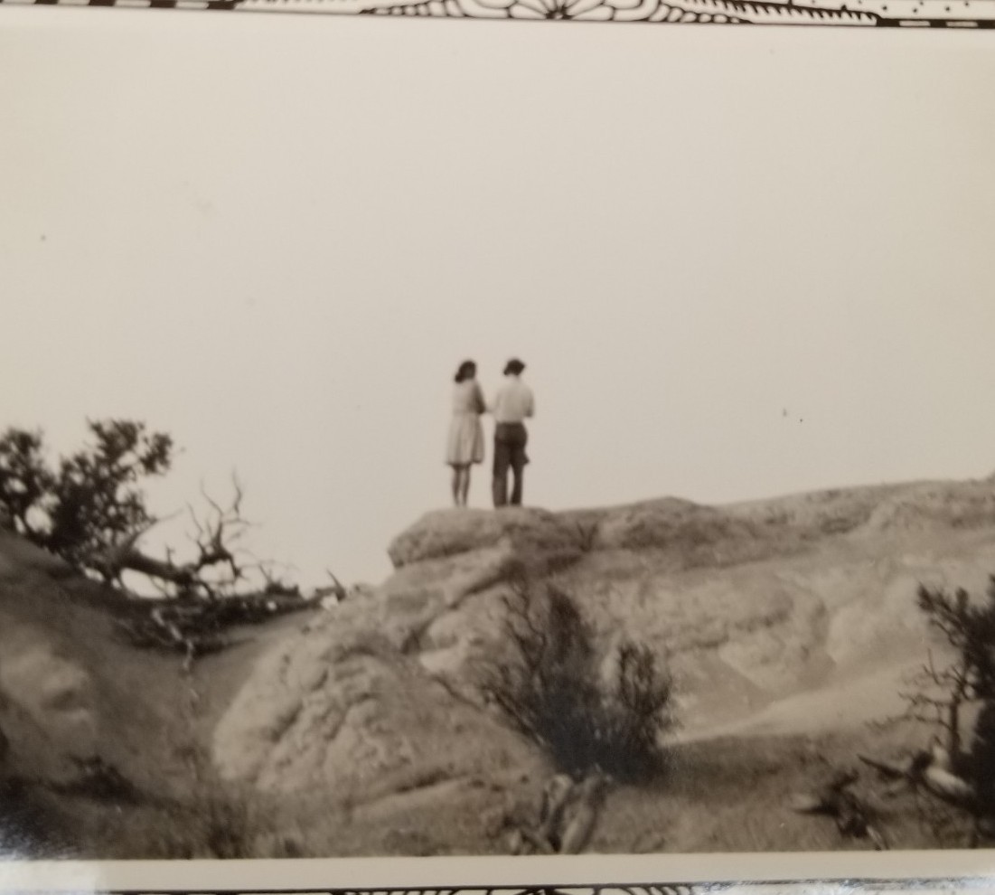 VINTAGE ORIGINAL PHOTO: Man & Woman Enjoying The View - 1940\'s