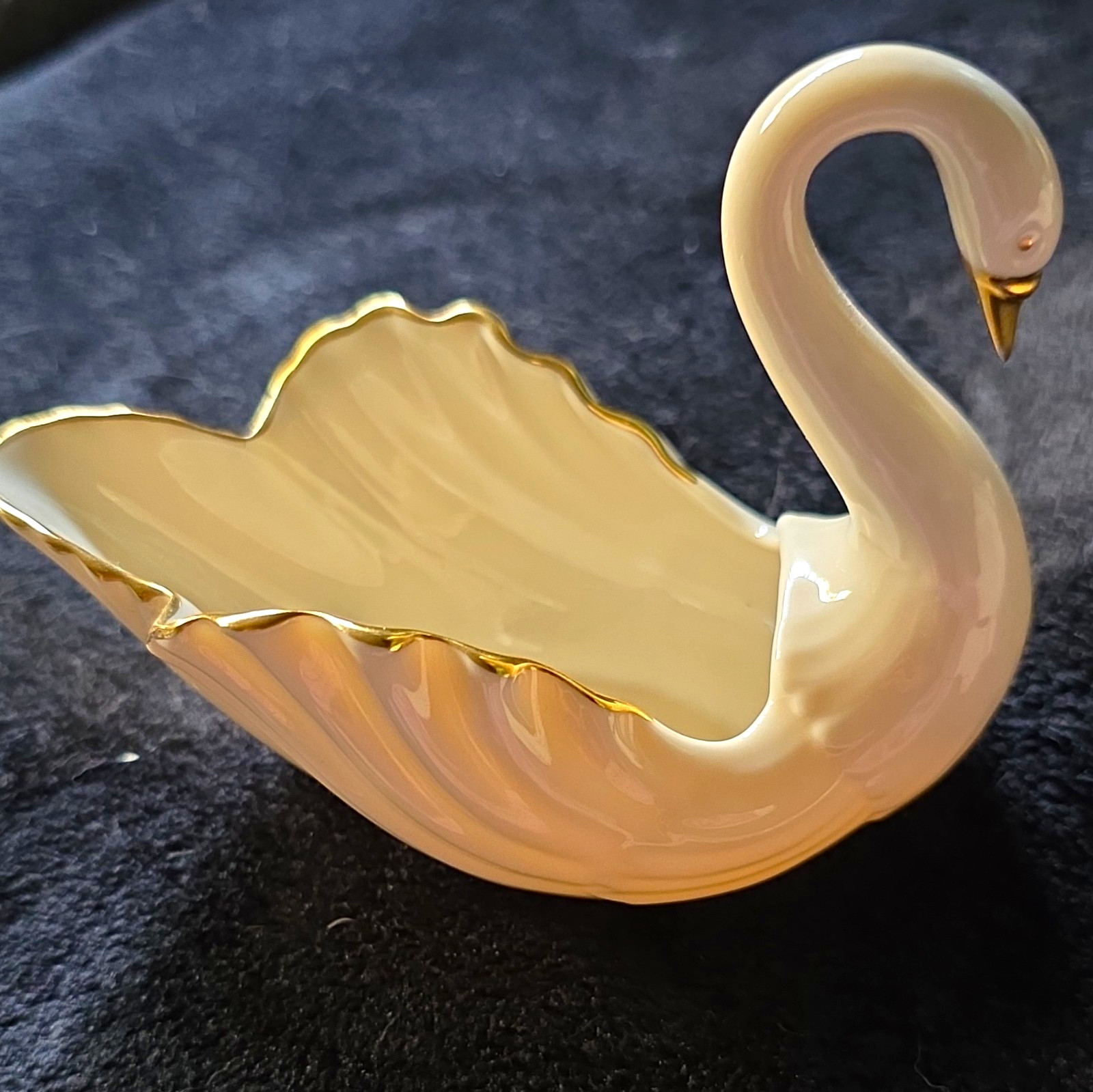 vintage Lenox Ivory Porcelain Swan Figurine Gold Trim Glossy Finish Trad. 5x4 vintage Lenox Ivory Porcelain Swan Figurine Gold Trim Glossy Finish Trad. 5x4