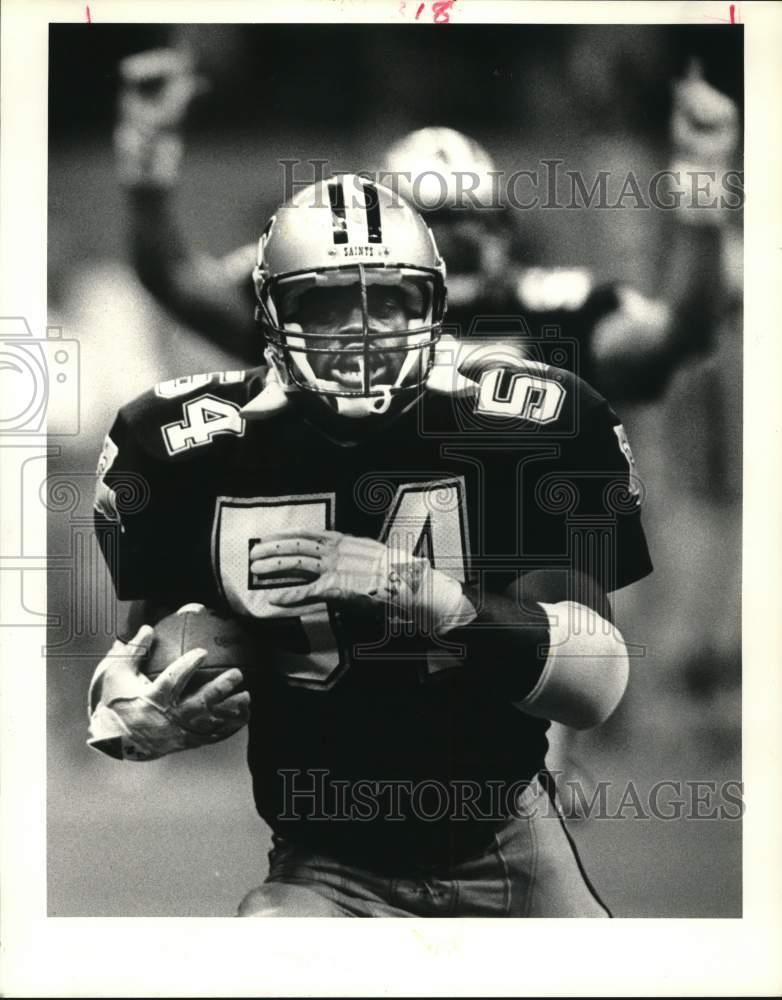 1987 Press Photo Alvin Toles, New Orleans Saints Football Player in Game 1987 Press Photo Alvin Toles, New Orleans Saints Football Player in Game