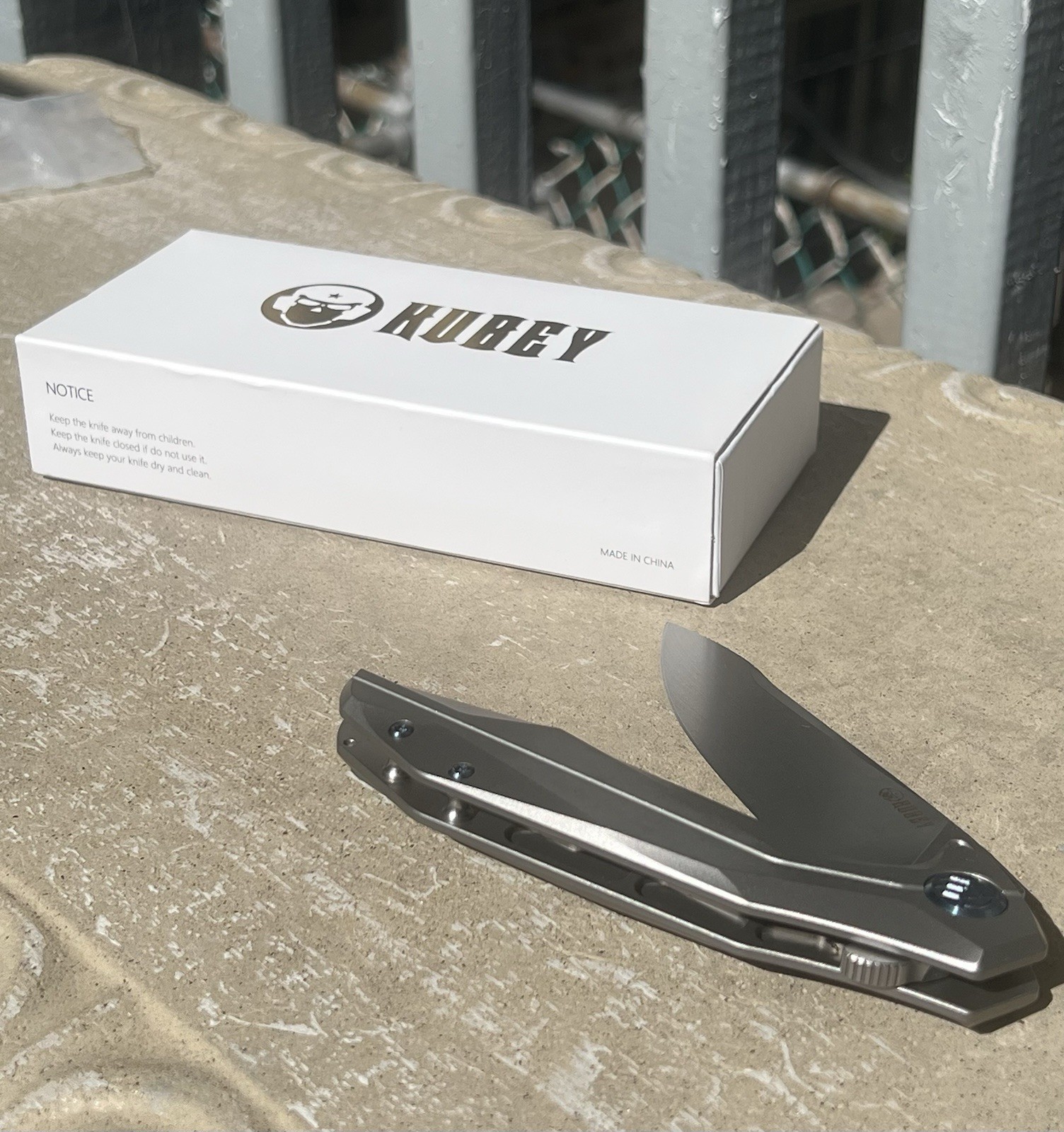 Kubey Nova KB235F Pocketknife Titanium Handle Gray 14C28N Drop Point Blade