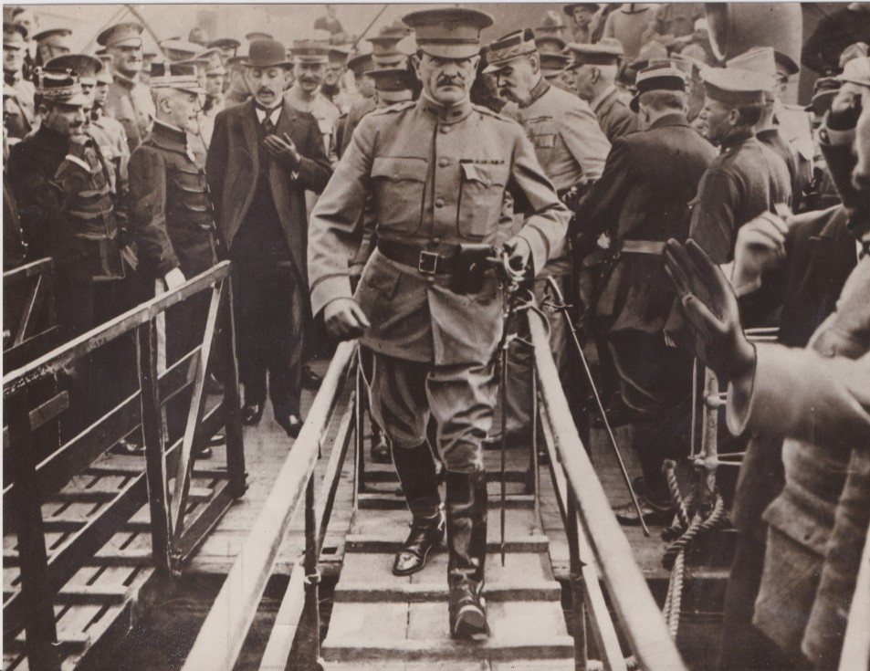 1919 Press Photo WWI U.S. Army General John J. Pershing lands in France in 1917