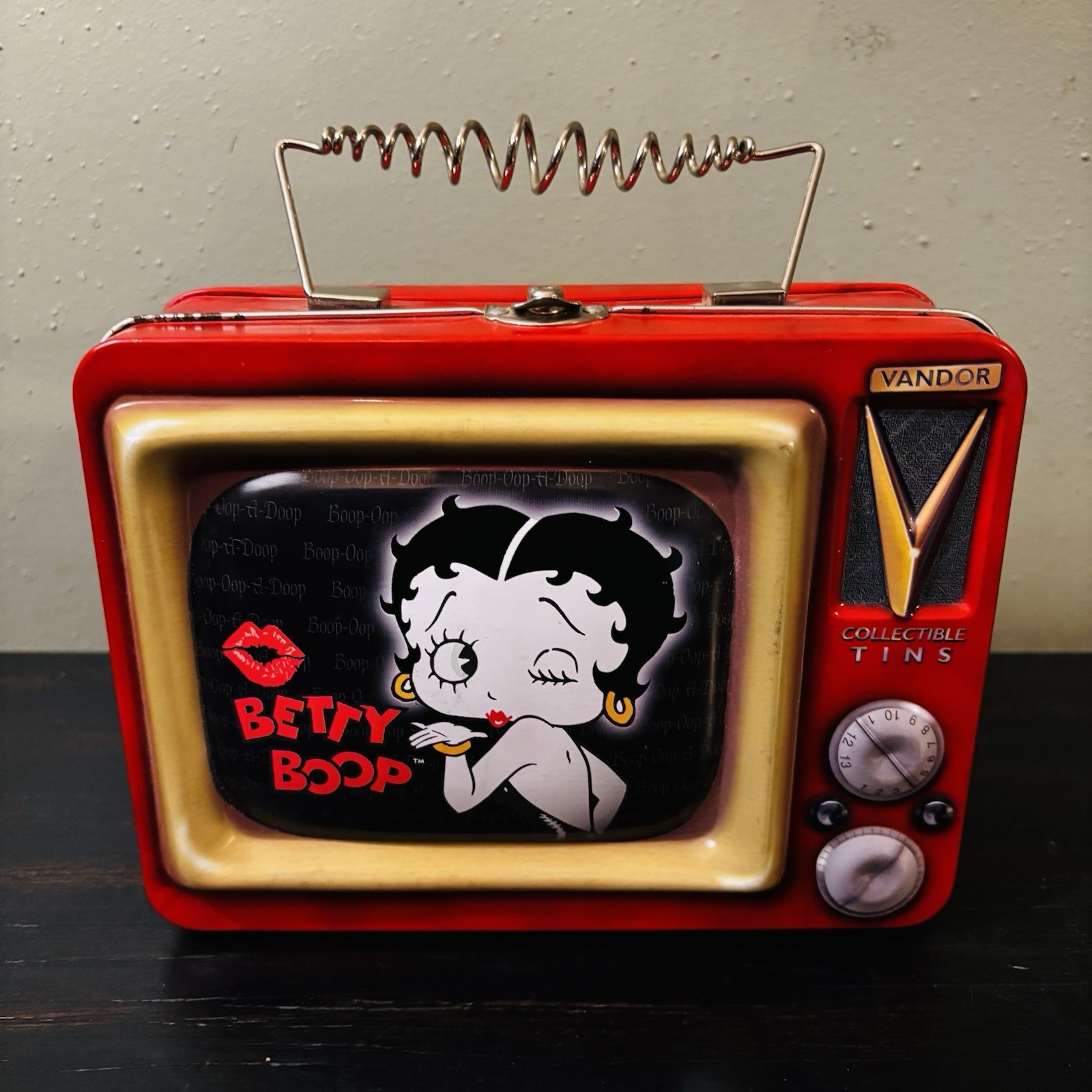 Vintage 1999 Red BETTY BOOP Metal Lunch Box Collectible Tin TV Shape 8 Vintage 1999 Red BETTY BOOP Metal Lunch Box Collectible Tin TV Shape 8