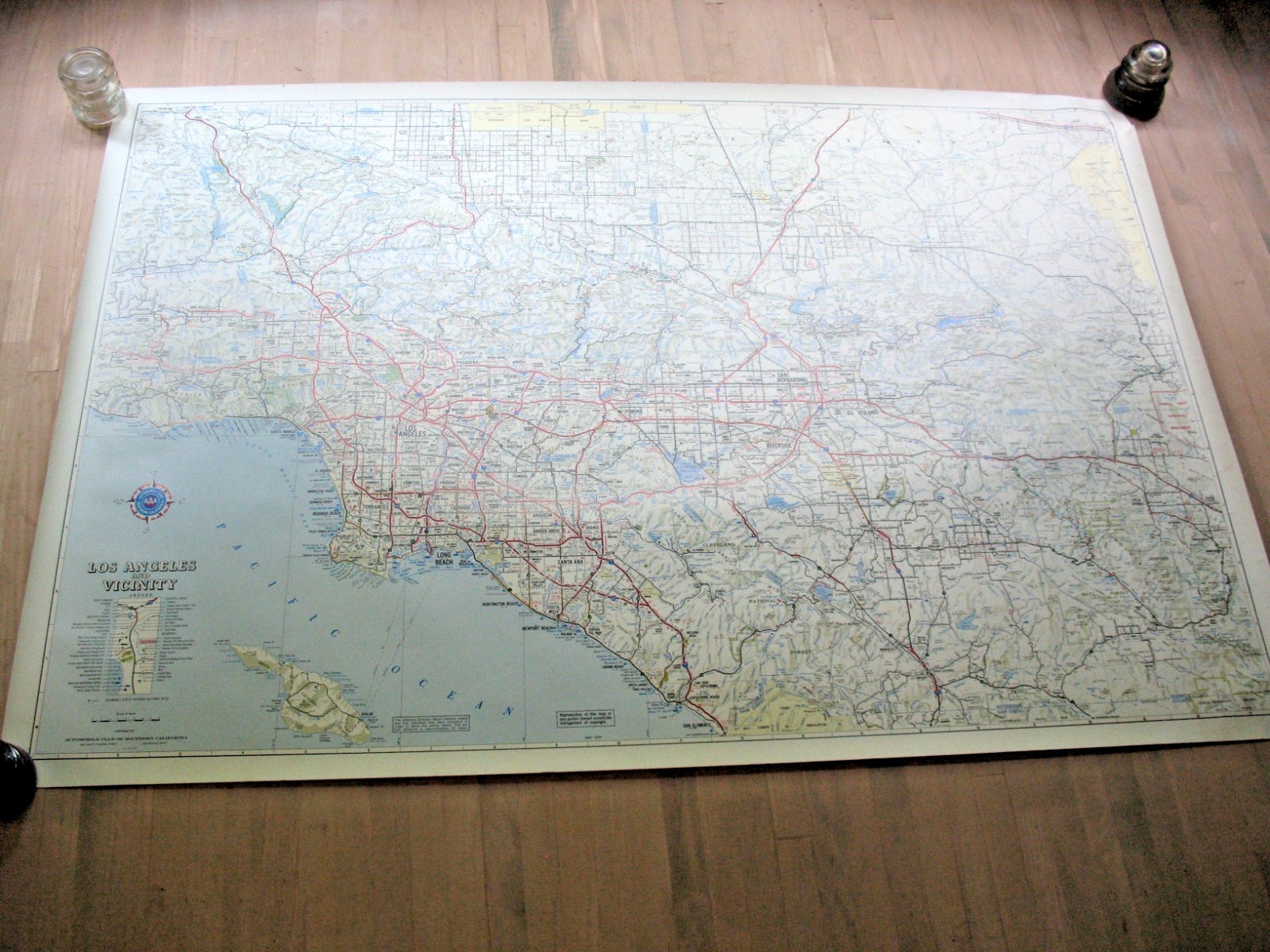 LOS ANGELES & VICINITY AAA AUTO CLUB MAP 58'' X 39'' ORIGINAL 9-76 EDITION LOS ANGELES & VICINITY AAA AUTO CLUB MAP 58'' X 39'' ORIGINAL 9-76 EDITION