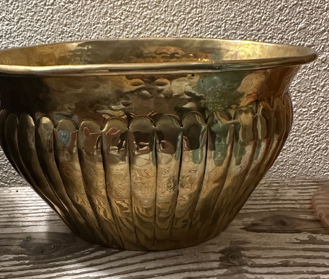 Vtg Hand Hammered Brass Planter Oval Jardiniere Planter 8 3/4” X 6 3/4”