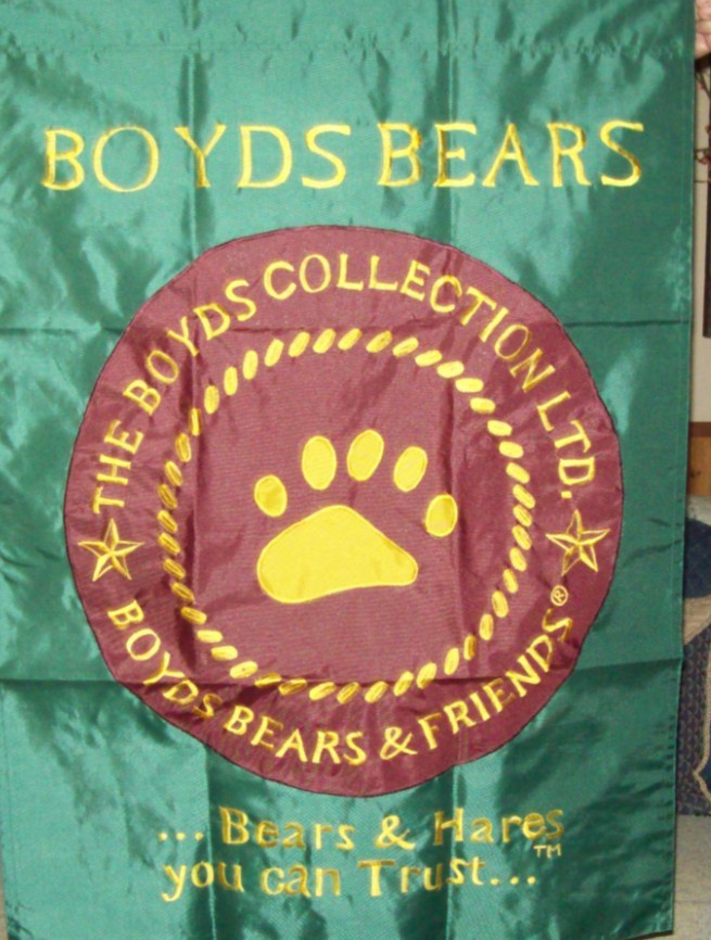 Boyds 2 Offical Flags for Display \