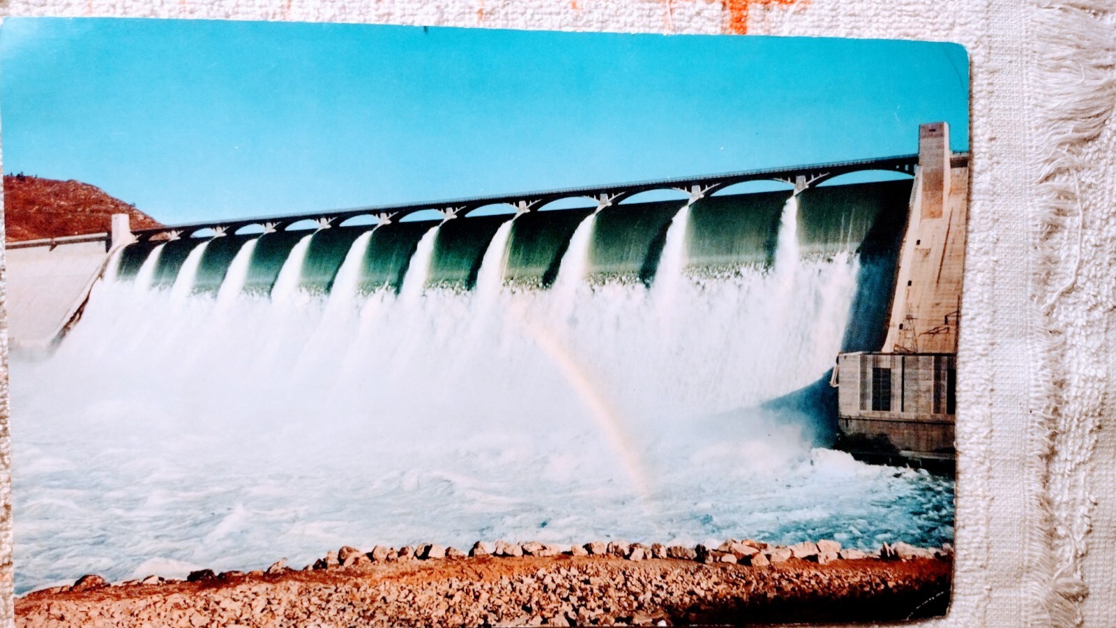 8 X 10 COLOR POST CARD GRAND COULEE DAM WENATCHEE WASHINGTON  EASTERN WASHINGTON