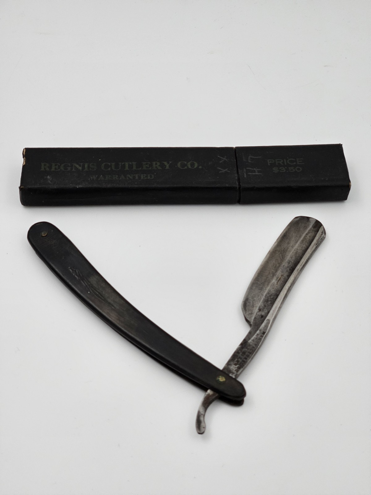 THE OLD ENGLISH RAZOR SHEFFIELD M.J. HIGGINS  Straight Razor in box