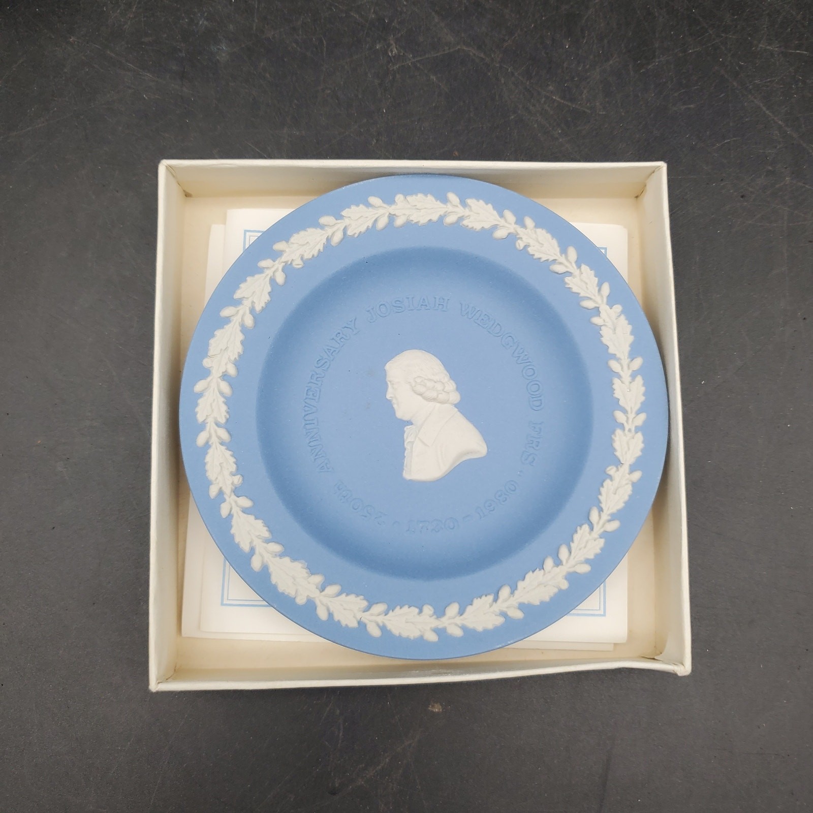 Wedgwood Jasperware 1980 Josiah Wedgwood 250th Anniversary Trinket Dish w/ Box