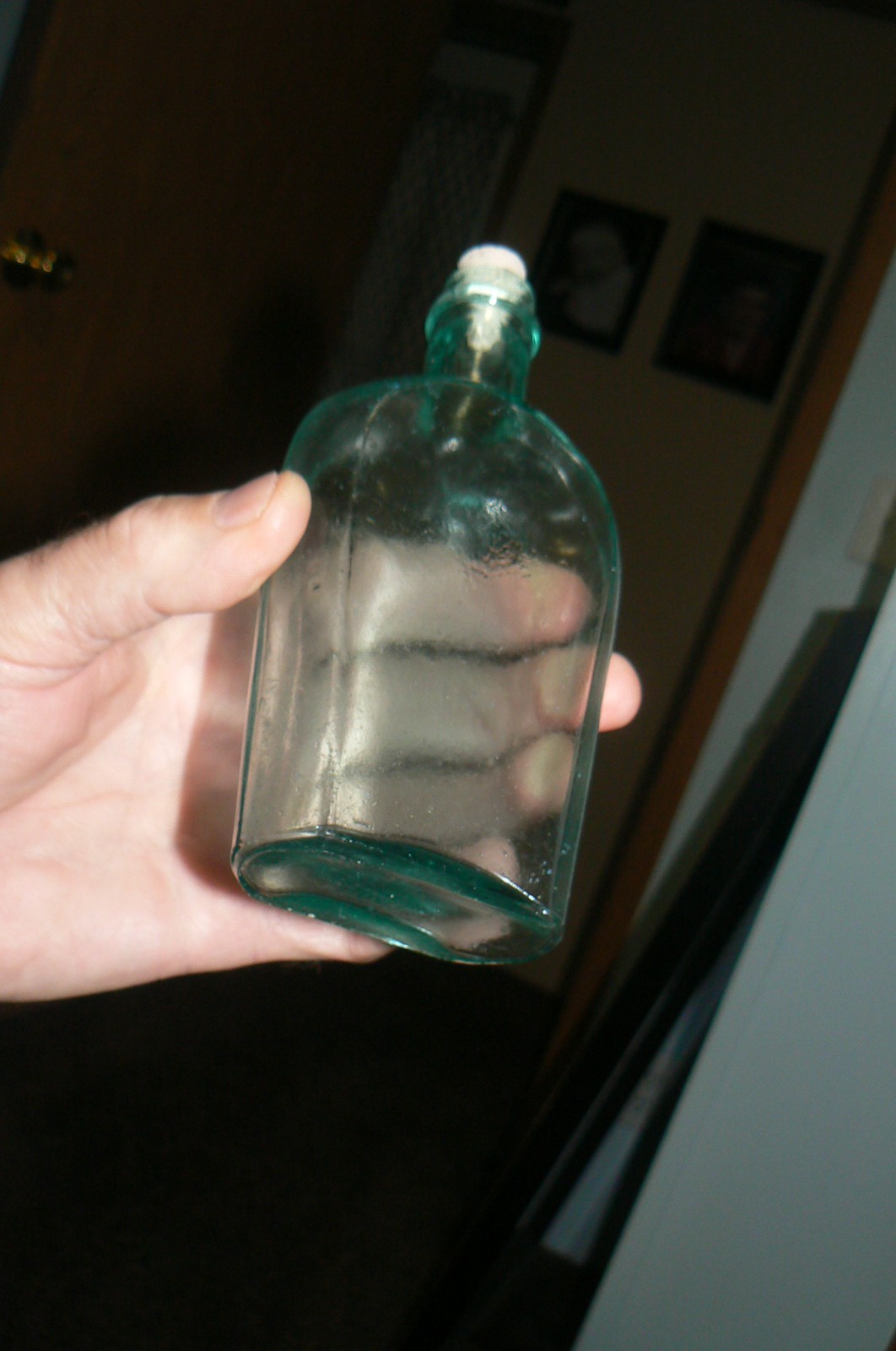 RARE 1860S TO 1880S NICE LIGHT GREEN HALF PINT COFFIN WHISKEY FLASK