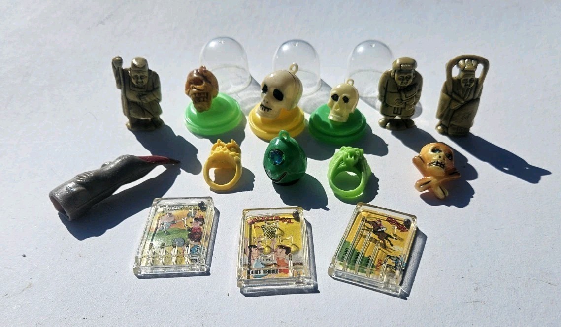 Vintage Vending Prizes 1960's / 1970's Plastic Novelties Cyclops, Skull Mix