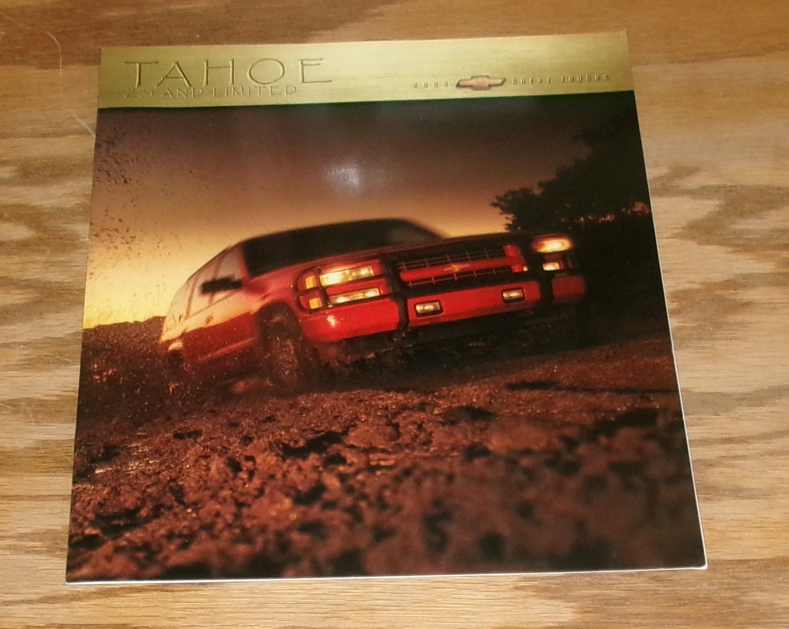 Original 2000 Chevrolet Tahoe Z71 & Limited Deluxe Sales Brochure 00 Original 2000 Chevrolet Tahoe Z71 & Limited Deluxe Sales Brochure 00