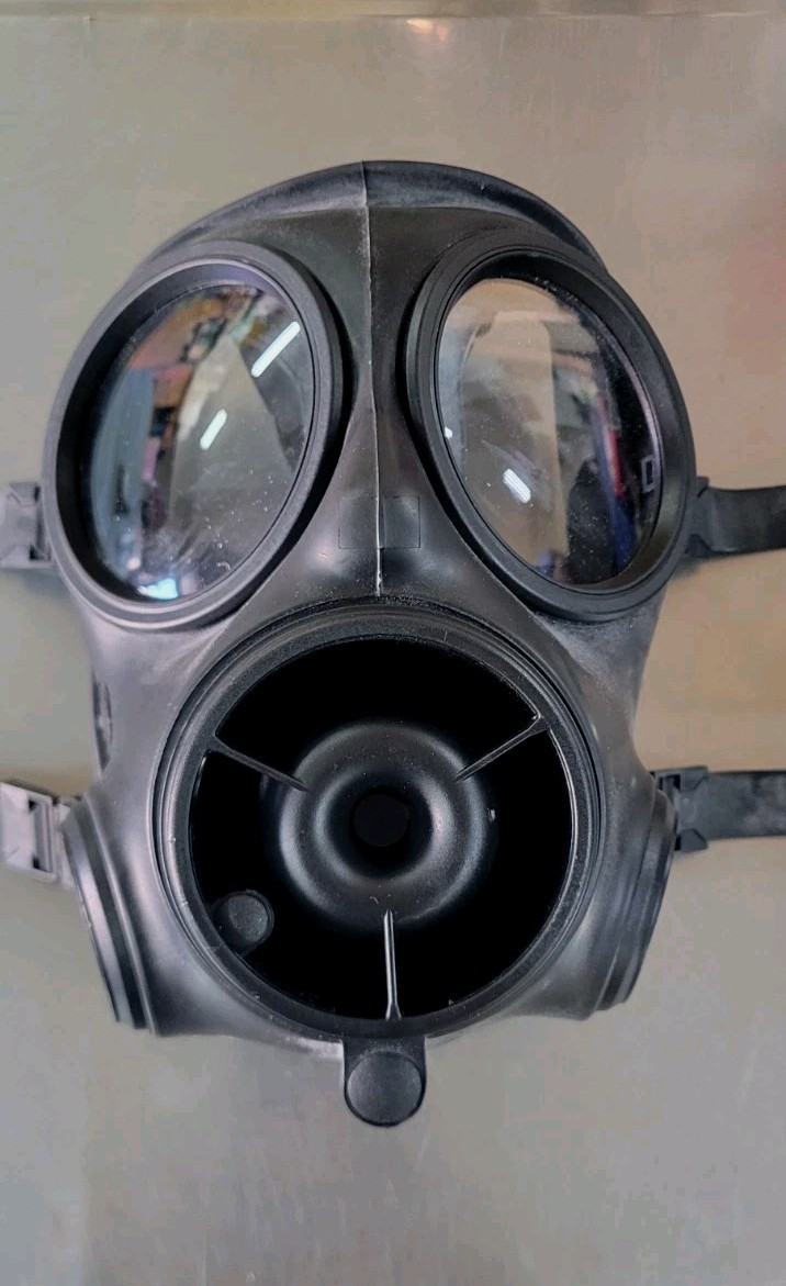 AVON SF10 S10 Large #1 Gas Mask 1993 Special Forces Version Mint Surplus Find AVON SF10 S10 Large #1 Gas Mask 1993 Special Forces Version Mint Surplus Find