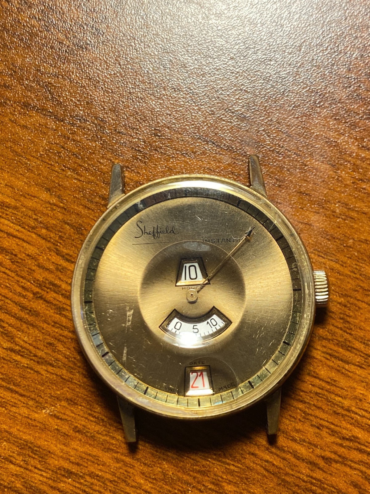 Vintage Gold Tone 1970s Sheffield Instantime Jump Hour - Runs and stops
