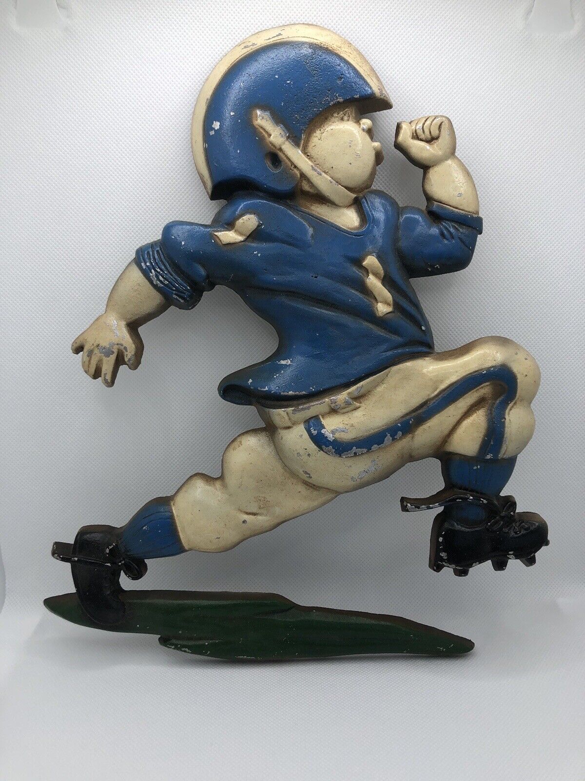 Vintage 1976 HOMCO Cast Metal Football Player Hanging Wall Plaque 9.75”