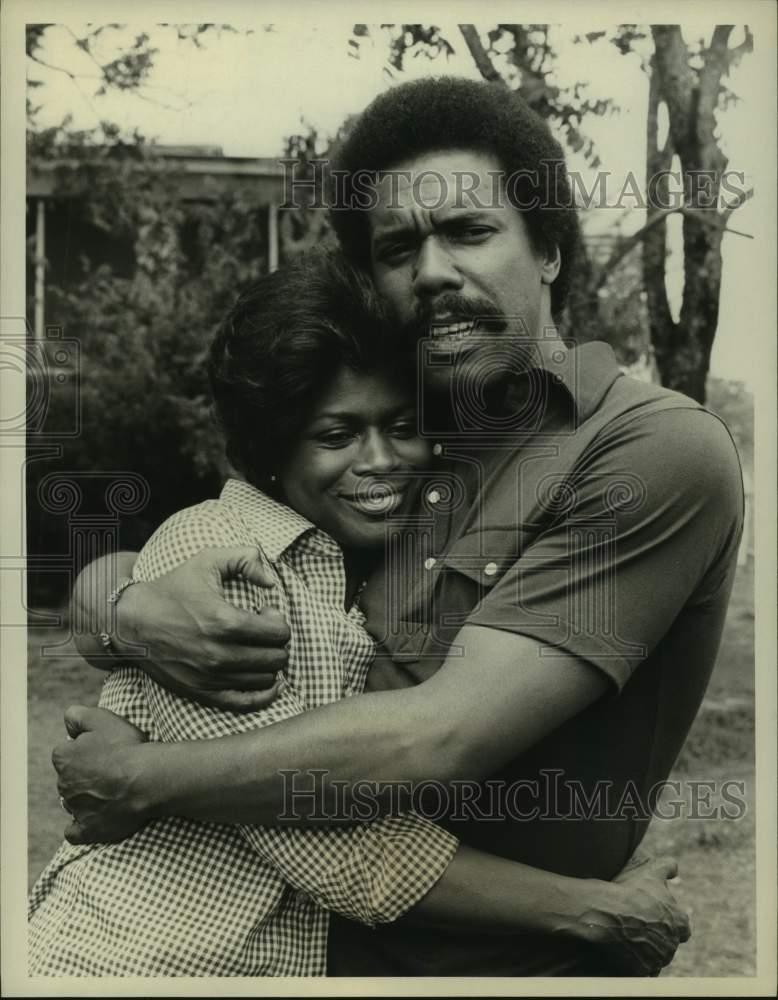 1976 Press Photo Actors Cicely Tyson, Robert Hooks in 