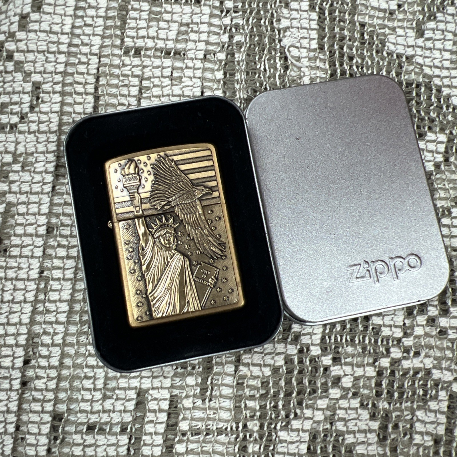 2000 Zippo Barrett Smythe Brass Statue of Liberty Eagle Lighter 2000 Zippo Barrett Smythe Brass Statue of Liberty Eagle Lighter