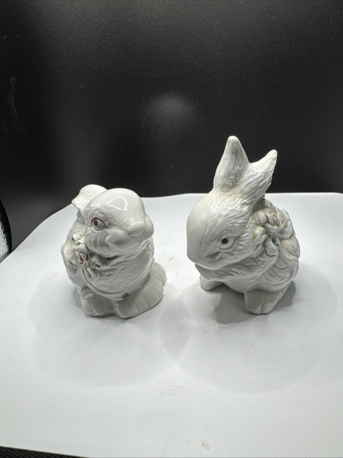 Set Of 2 Ceramic EASTER BUNNY Figurine Iridescent Flower Spring U52 Set Of 2 Ceramic EASTER BUNNY Figurine Iridescent Flower Spring U52