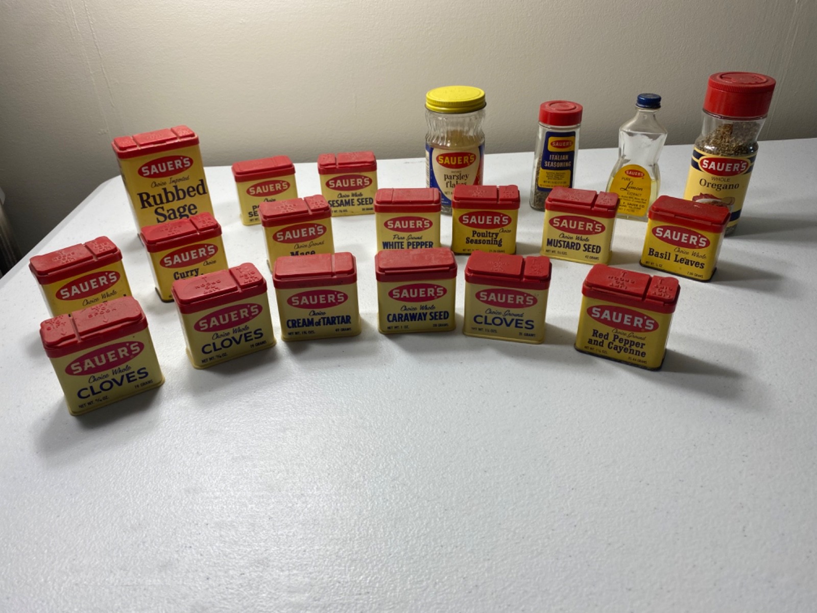 Vintage Sauers Choice Tin Spice Richmond Virginia Kitchen 16 Piece set Vintage Sauers Choice Tin Spice Richmond Virginia Kitchen 16 Piece set