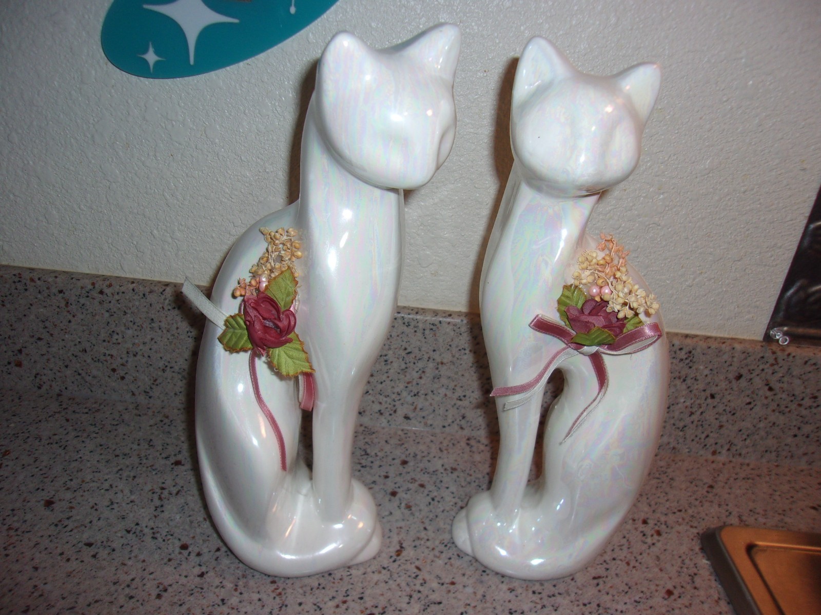 Vintage Mid Century MCM Ceramic Pearlized pair white cats from estate
