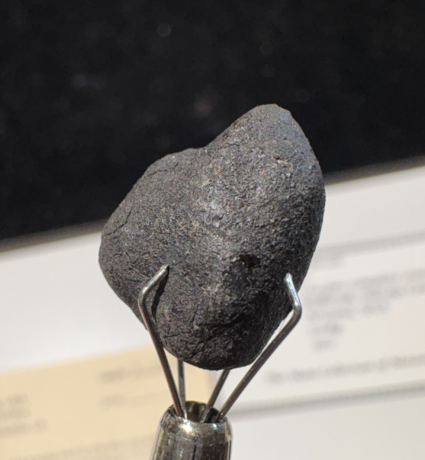 Holbrook meteorite individual - 2.09 gram - Arizona 1912 fall - fusion crust L6