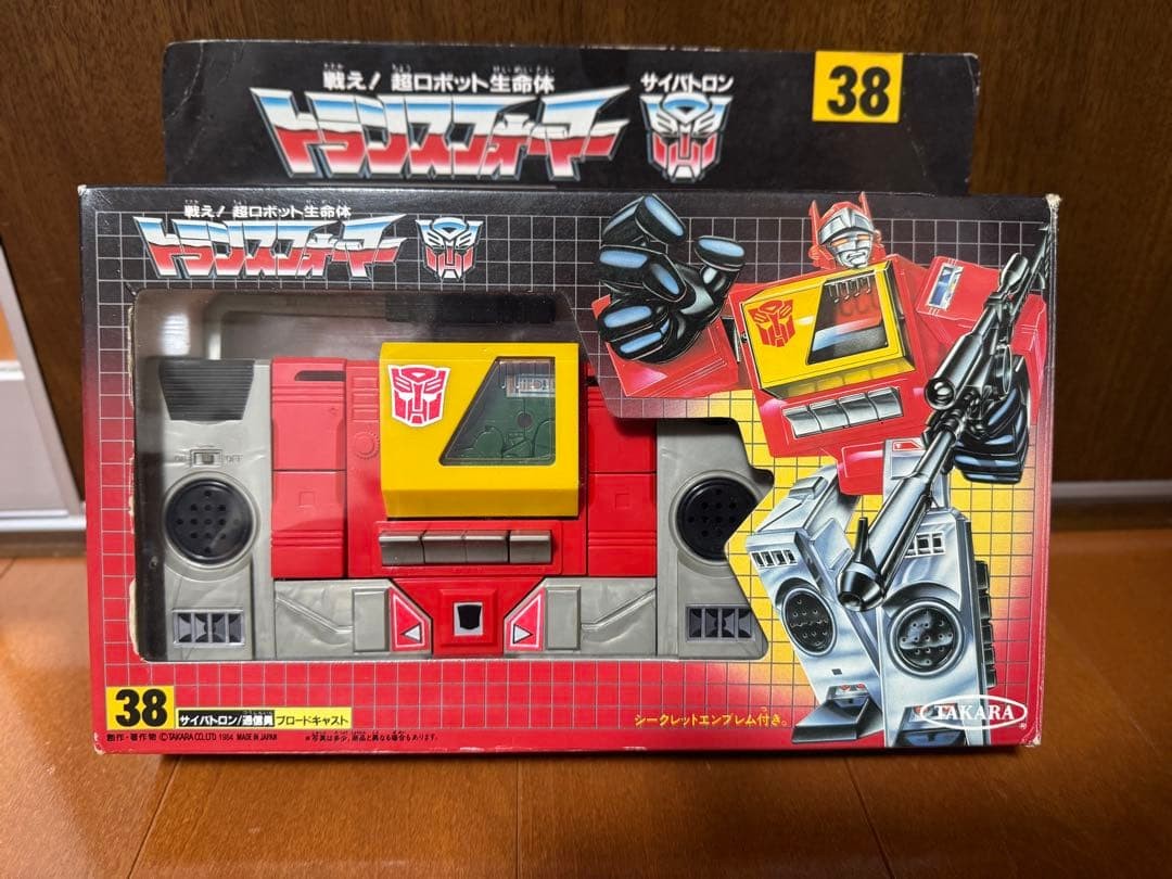 Takara Transformers Broadcast No.38 Red Silver Vintage 1980s w/Box from JAPAN