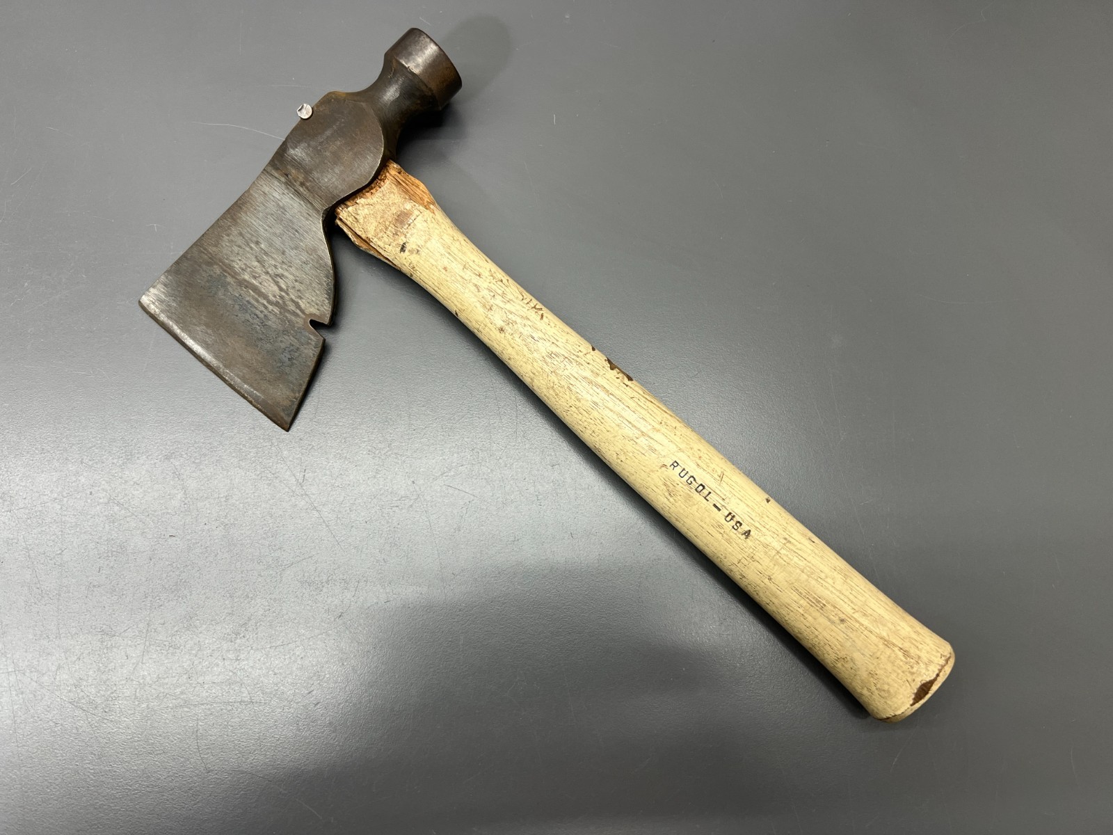 (H1) VINTAGE RUGOL HATCHET HAMMER AXE ROOFING DRYWALL - MADE IN USA