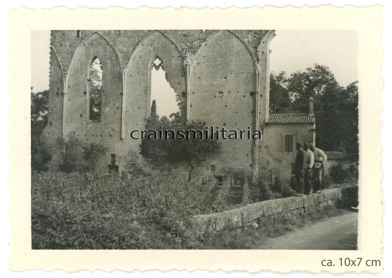 Genuine Photo soldiers at ruin in Saint-Émilion near Libourne France 1940 Genuine Photo soldiers at ruin in Saint-Émilion near Libourne France 1940