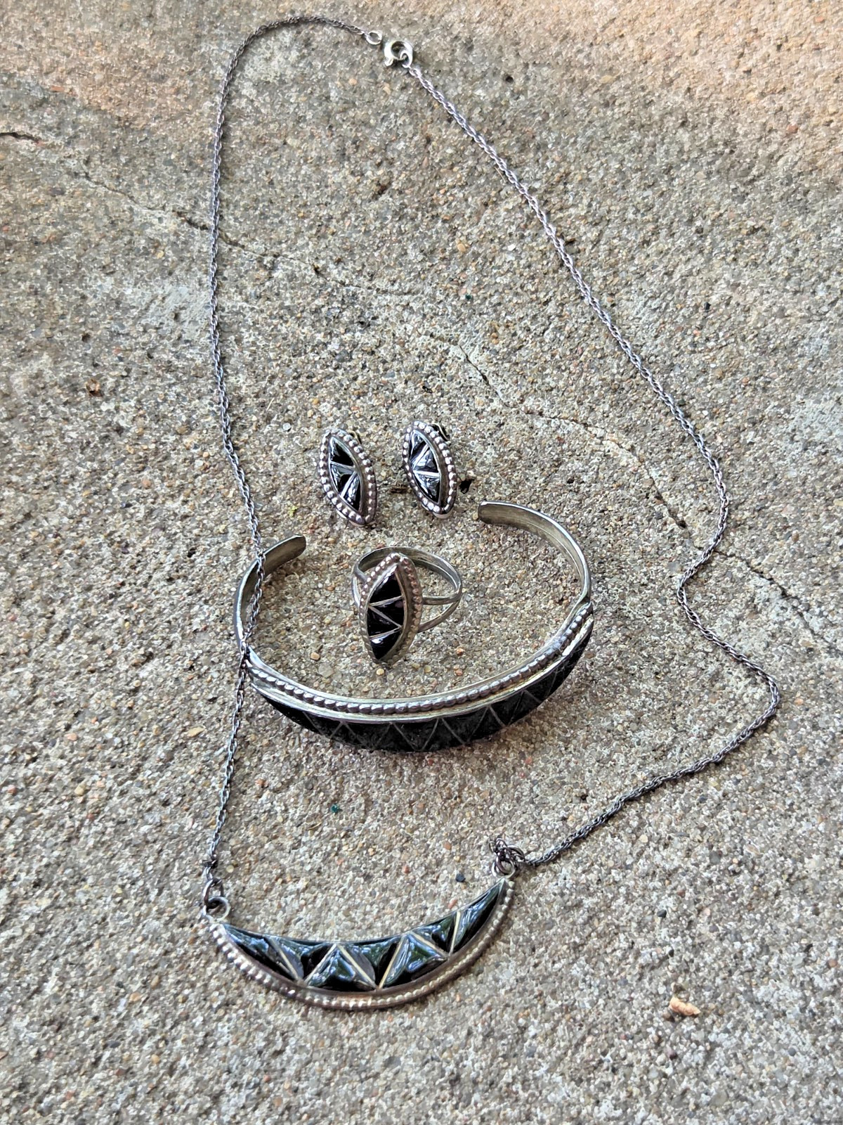 Vtg Navajo Sterling Silver Black Onyx Cuff Bracelet Ring Necklace Earring Set Vtg Navajo Sterling Silver Black Onyx Cuff Bracelet Ring Necklace Earring Set