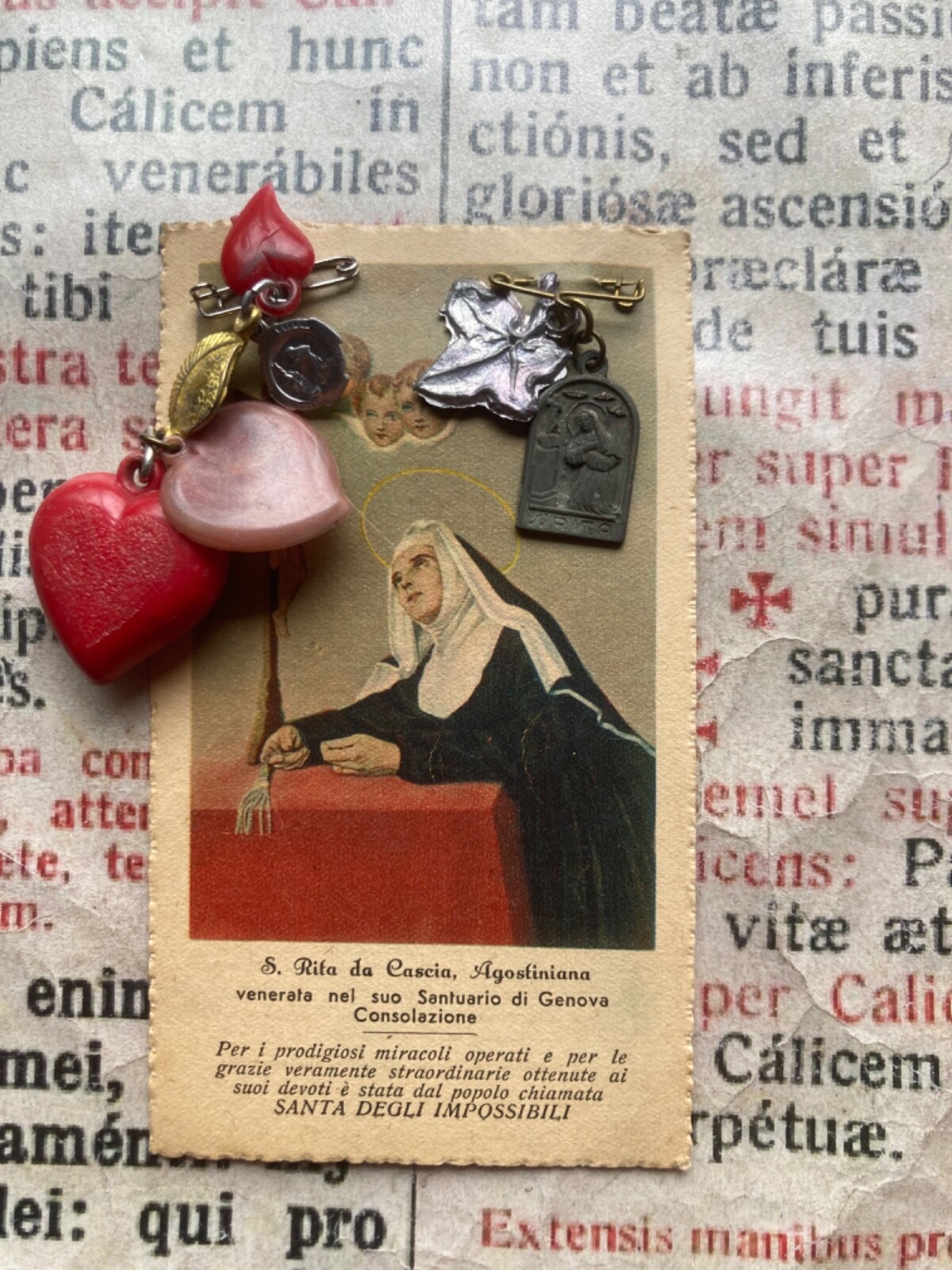 RARE LOT VINTAGE RELICS / EX-VOTO St Rita with hearts & vine leaf : Genoa  1940