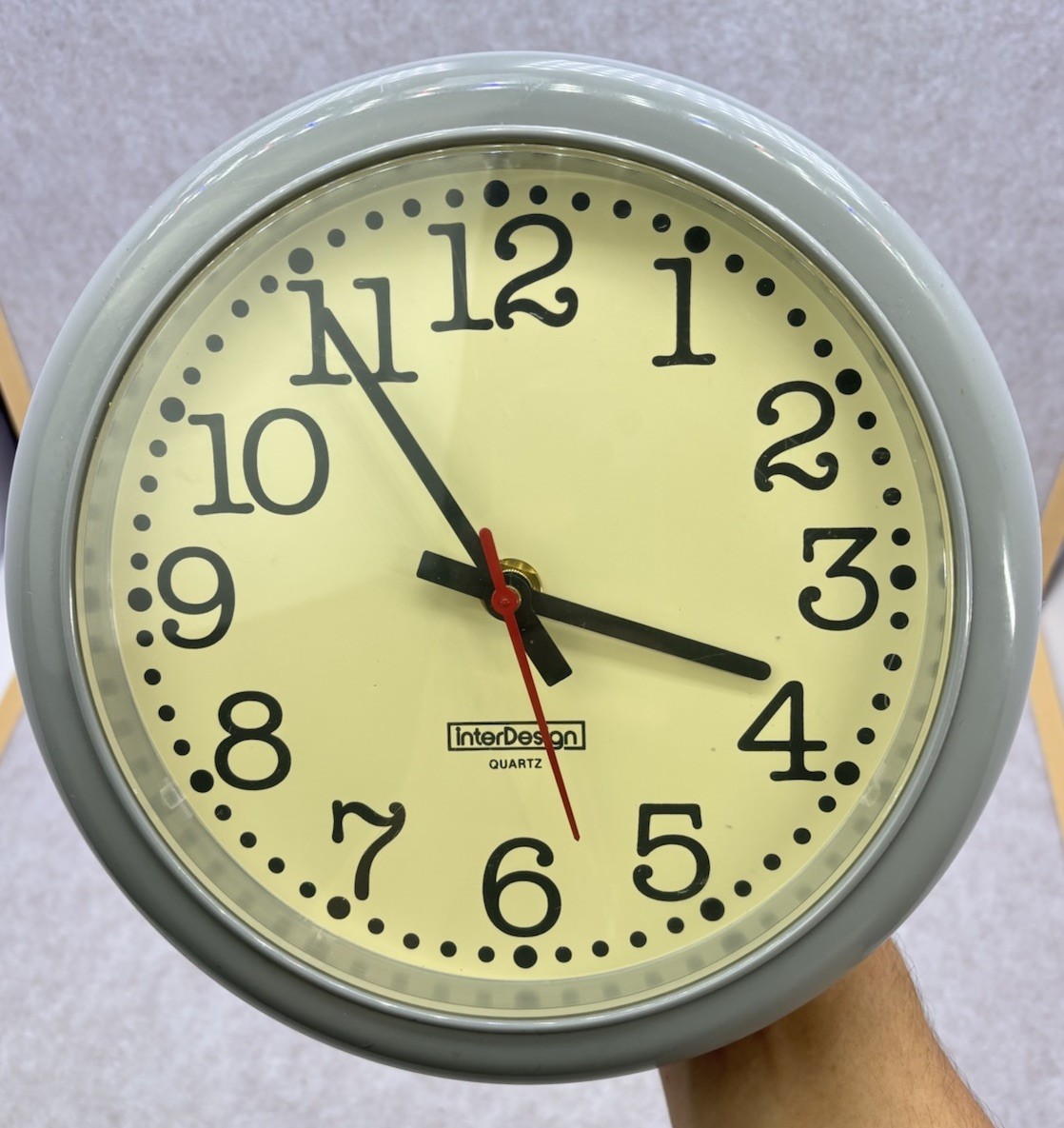 InterDesign 1980s Wall Clock Vintage Plastic Frame Hanging MCM Pop Quartz 80s