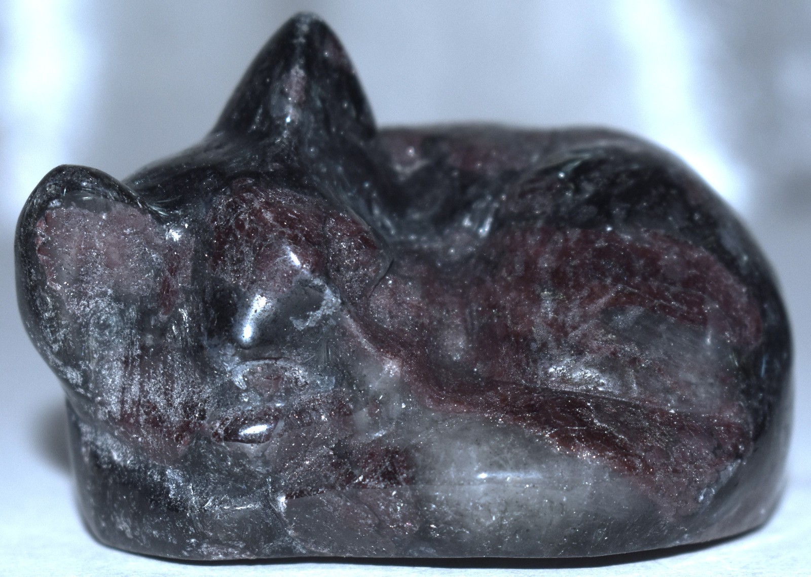 Pretty Garnet/Astrophyllite Sleeping Cat 3.14\