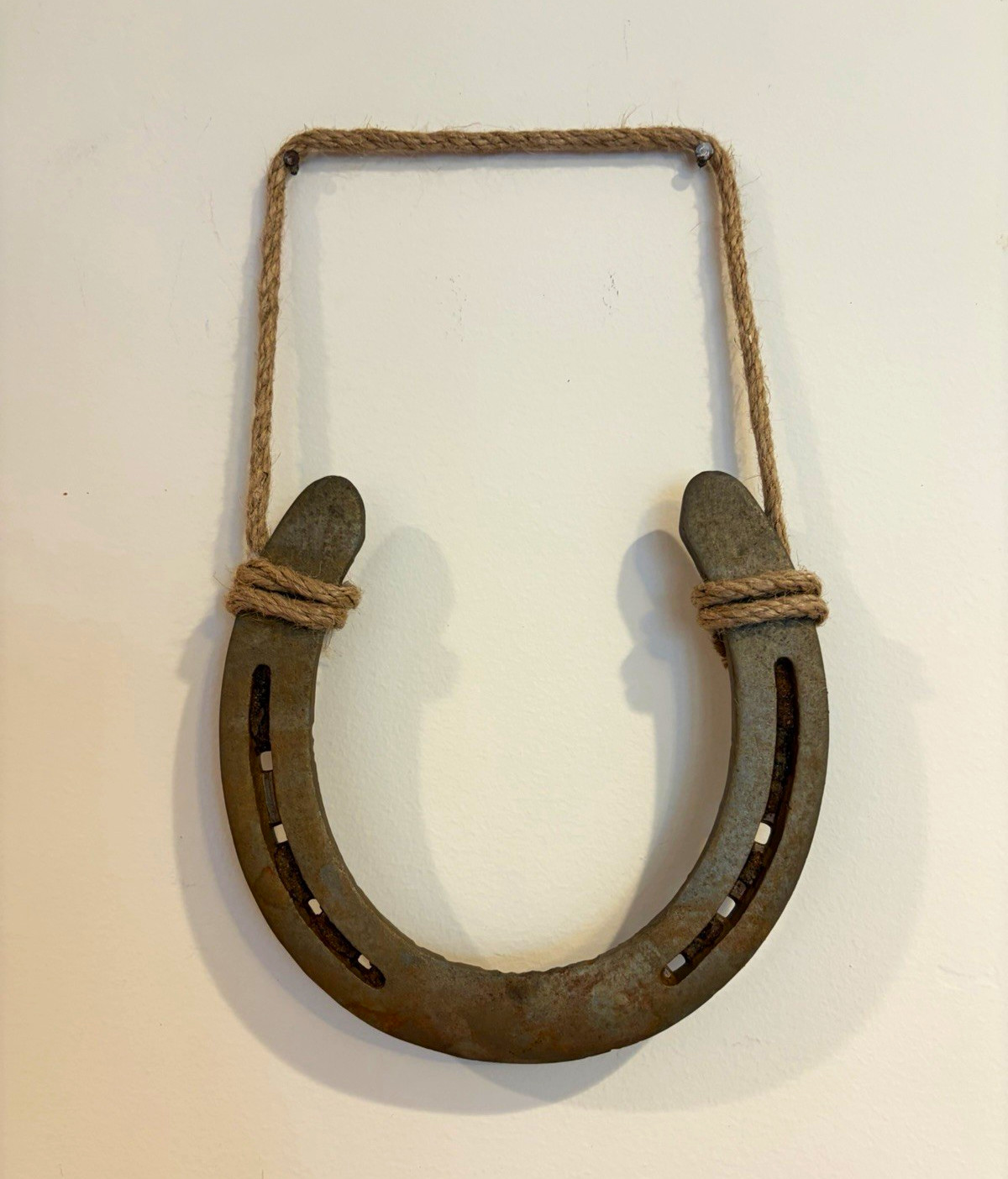 Western Americana Rustic Horseshoe Wall Art Home Decor with Rope Western Americana Rustic Horseshoe Wall Art Home Decor with Rope