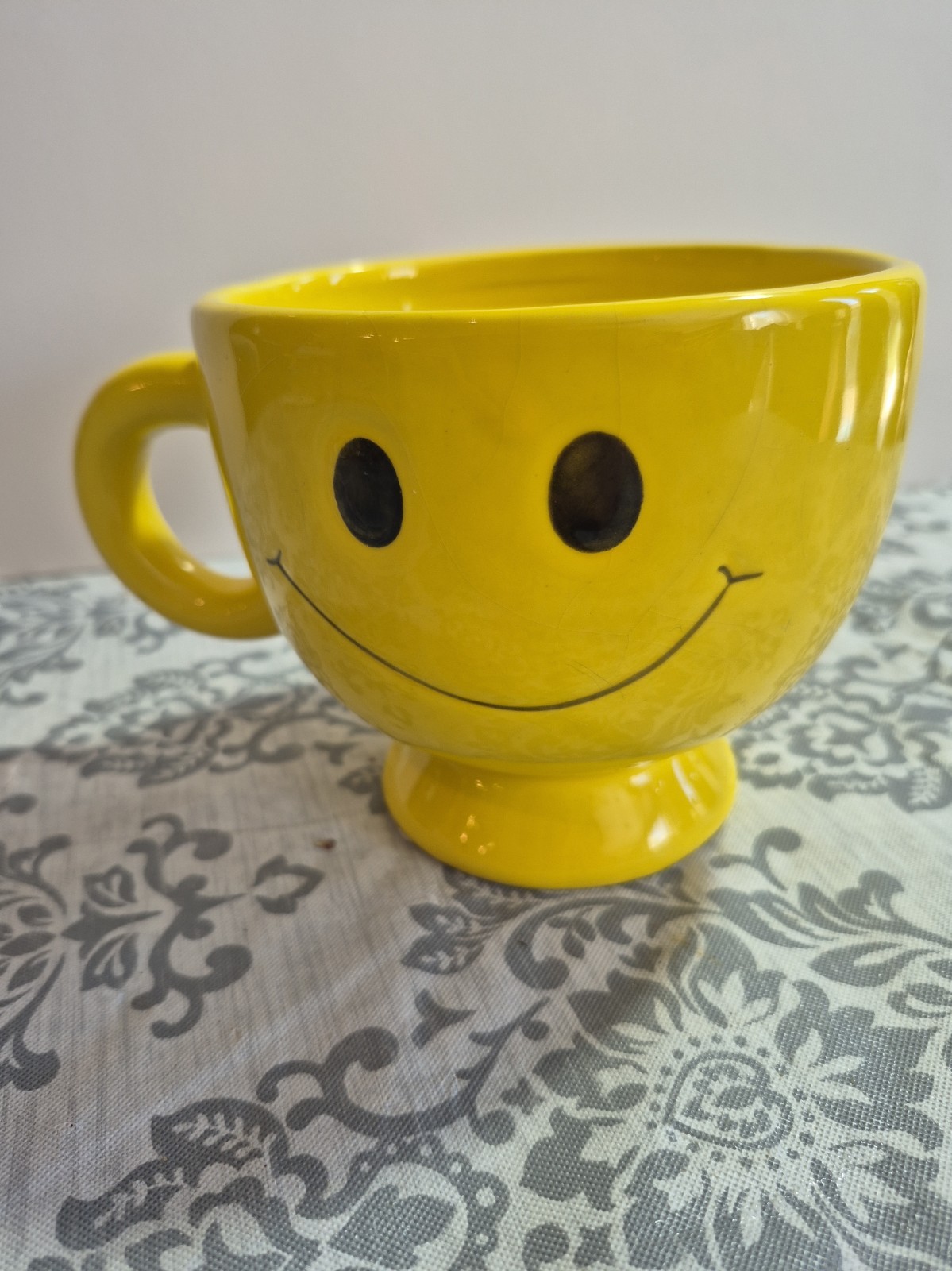 Smiley Face Vintage Large Yellow 28 oz. Mug Smiley Face Vintage Large Yellow 28 oz. Mug