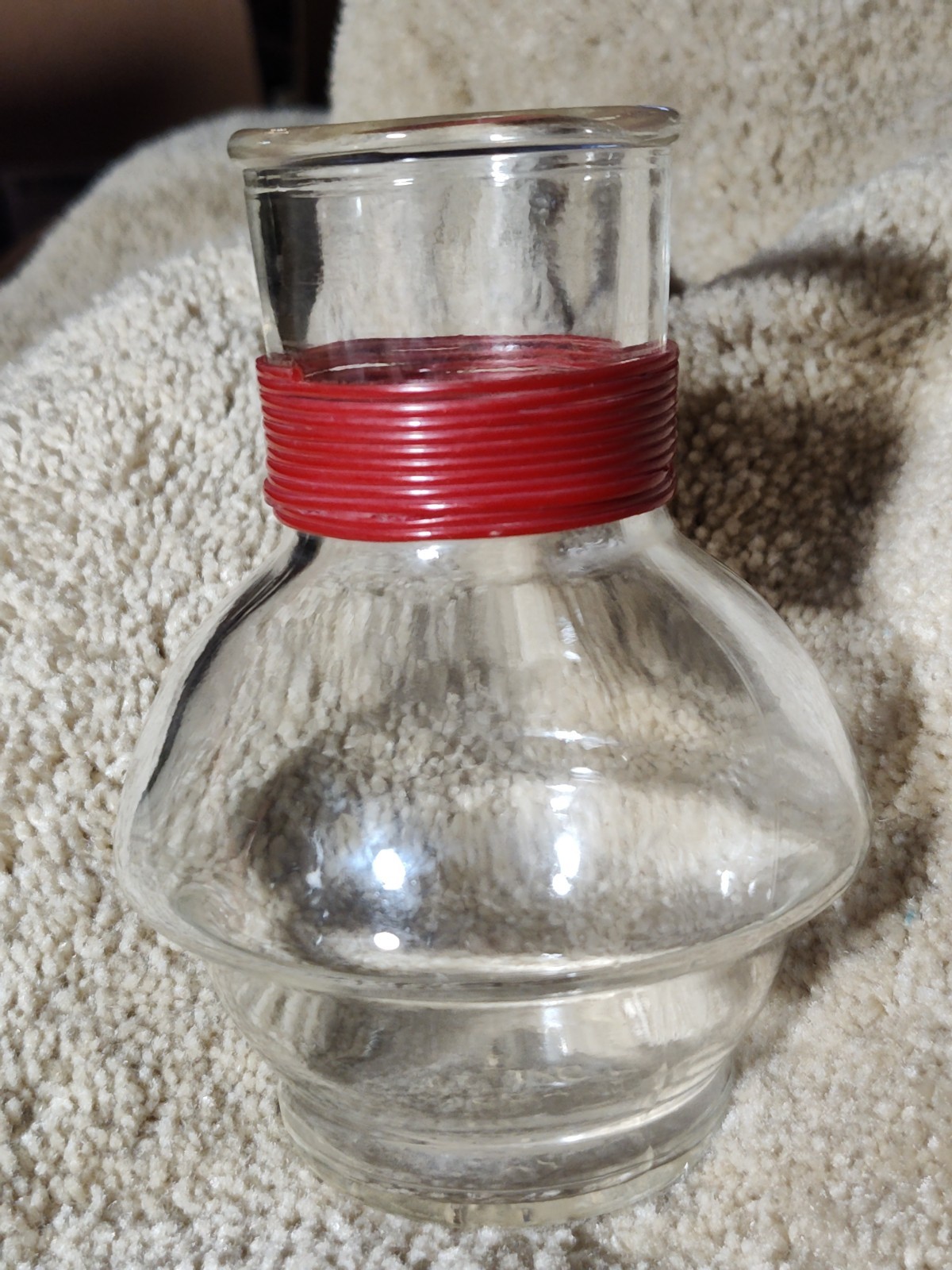 VINTAGE McKEE HOTTLE CLEAR GLASS GLASBAKE CARAFE TEA SERVER RED TRIM NO STOPPER