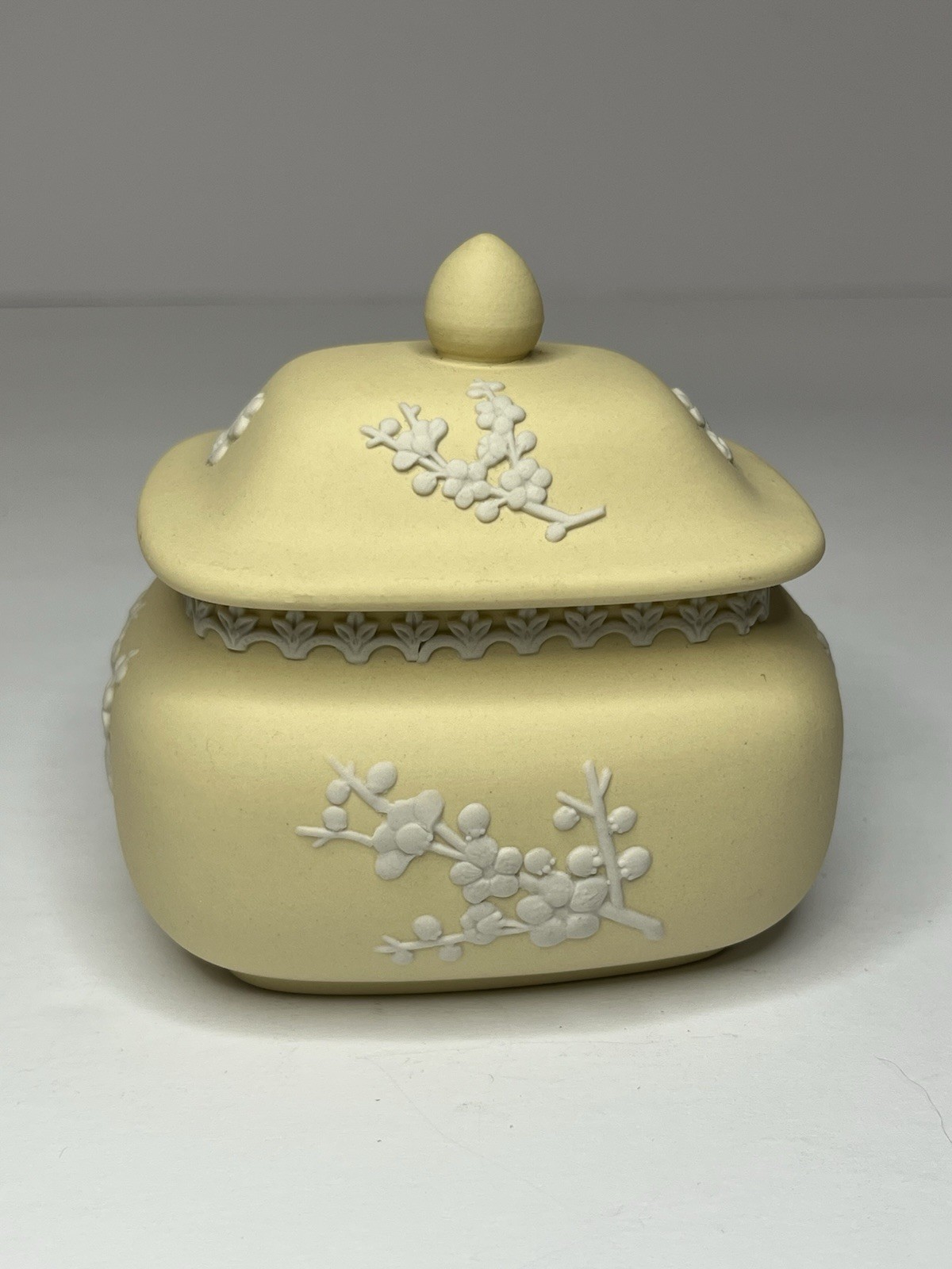 Wedgwood Primrose Yellow Jasperware Pagoda Trinket Box Neoclassical England Wedgwood Primrose Yellow Jasperware Pagoda Trinket Box Neoclassical England