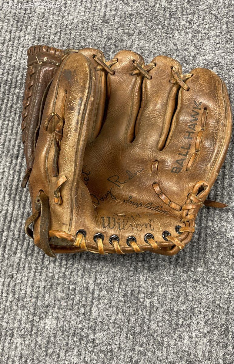 Vintage Wilson Ball Hawk Doug Rader Baseball Glove Snap Action Leather RHT A2614 Vintage Wilson Ball Hawk Doug Rader Baseball Glove Snap Action Leather RHT A2614