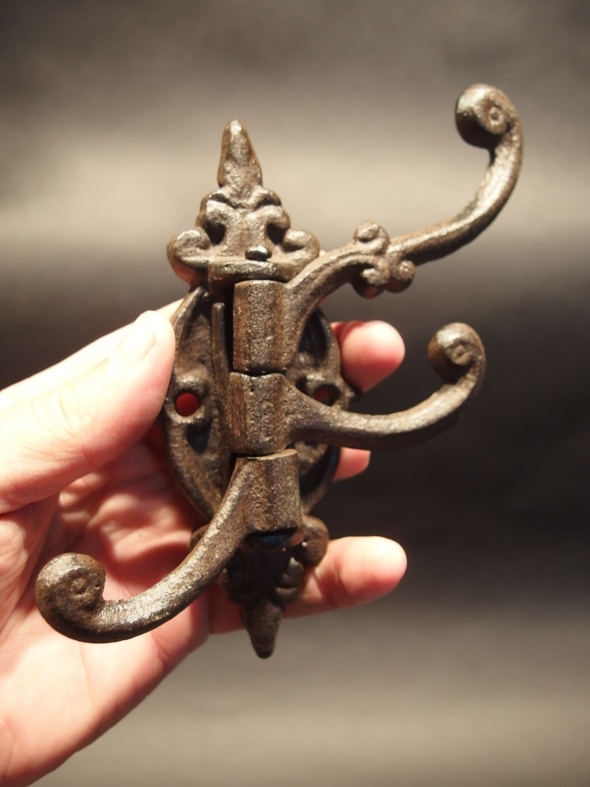 Antique Vintage Style Cast Iron Wall Hook Swivel Folding Coat Hanger Hardware Antique Vintage Style Cast Iron Wall Hook Swivel Folding Coat Hanger Hardware