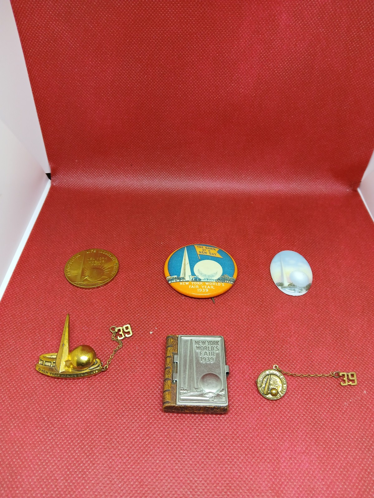 LOT OF 1939/1940 NY WORLD'S FAIR SOUVENIRS LOT OF 1939/1940 NY WORLD'S FAIR SOUVENIRS