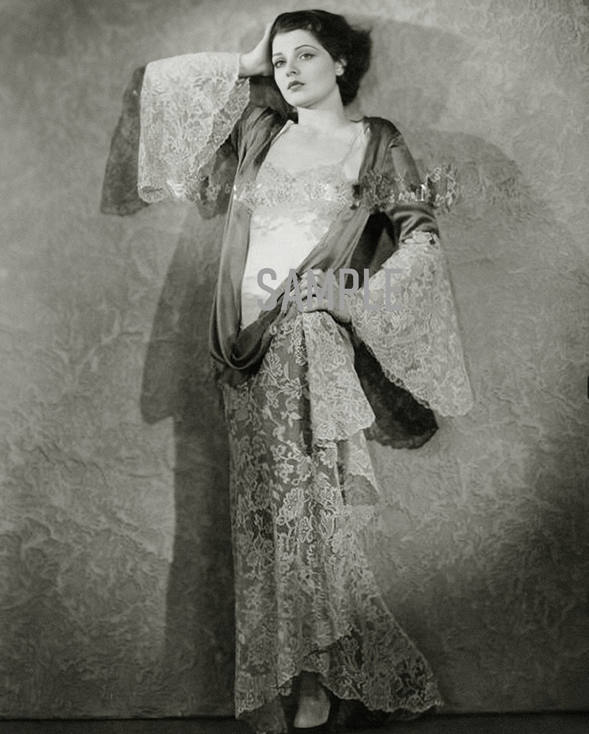 1932 Early Film Favorite LILLIAN BOND Photo   (239-A)